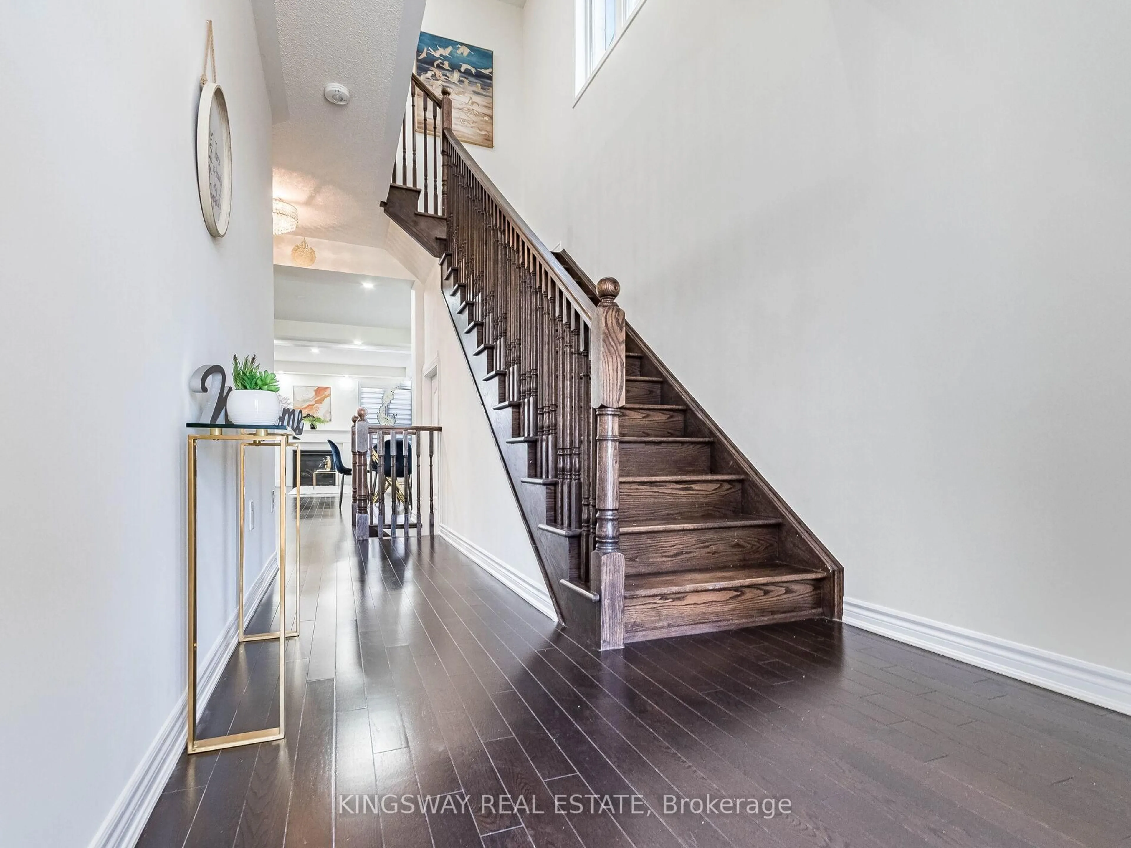 Indoor entryway for 1448 Sycamore Garden, Milton Ontario L9E 1P7