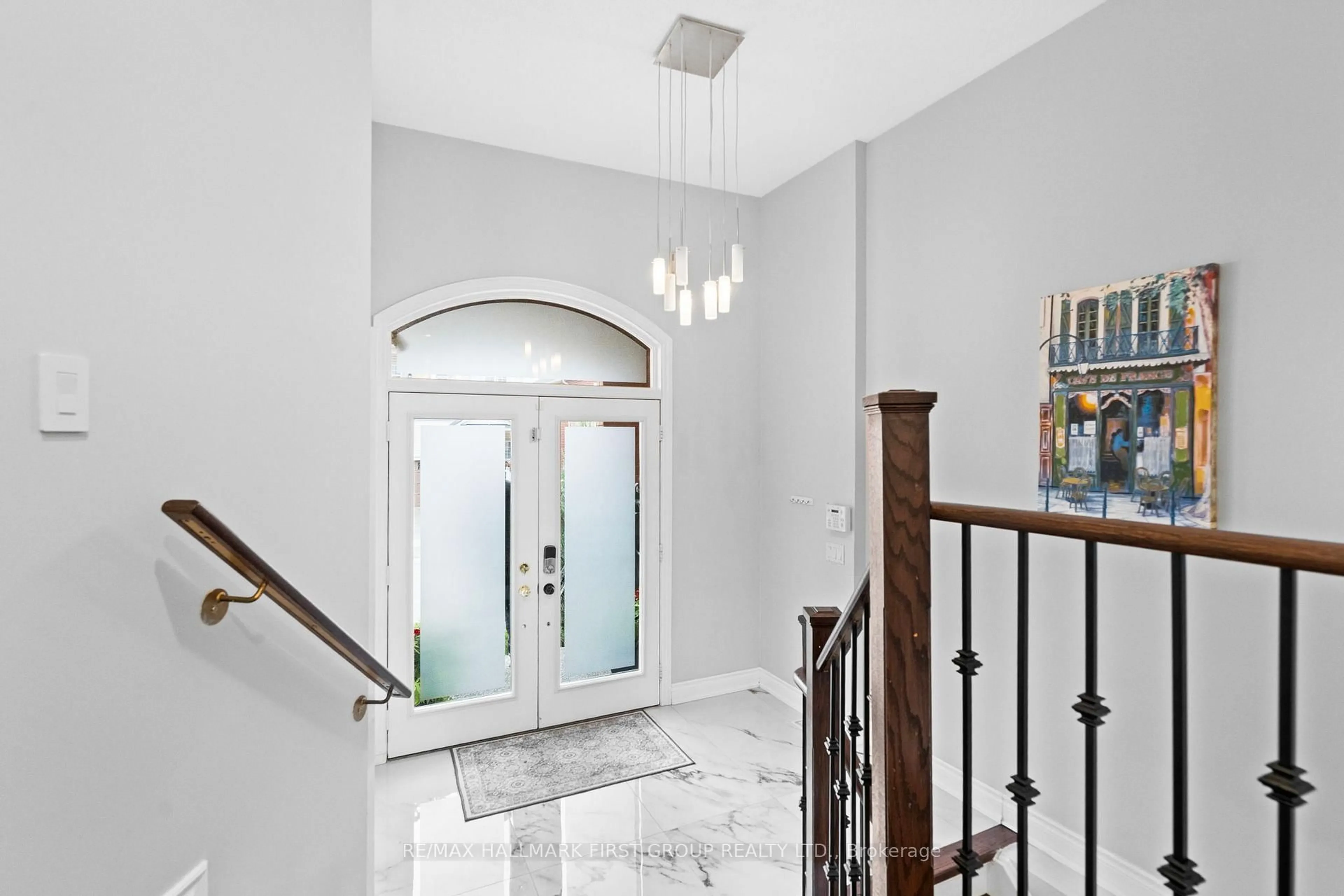 Indoor foyer for 1053 Eager Rd, Milton Ontario L9T 6T1