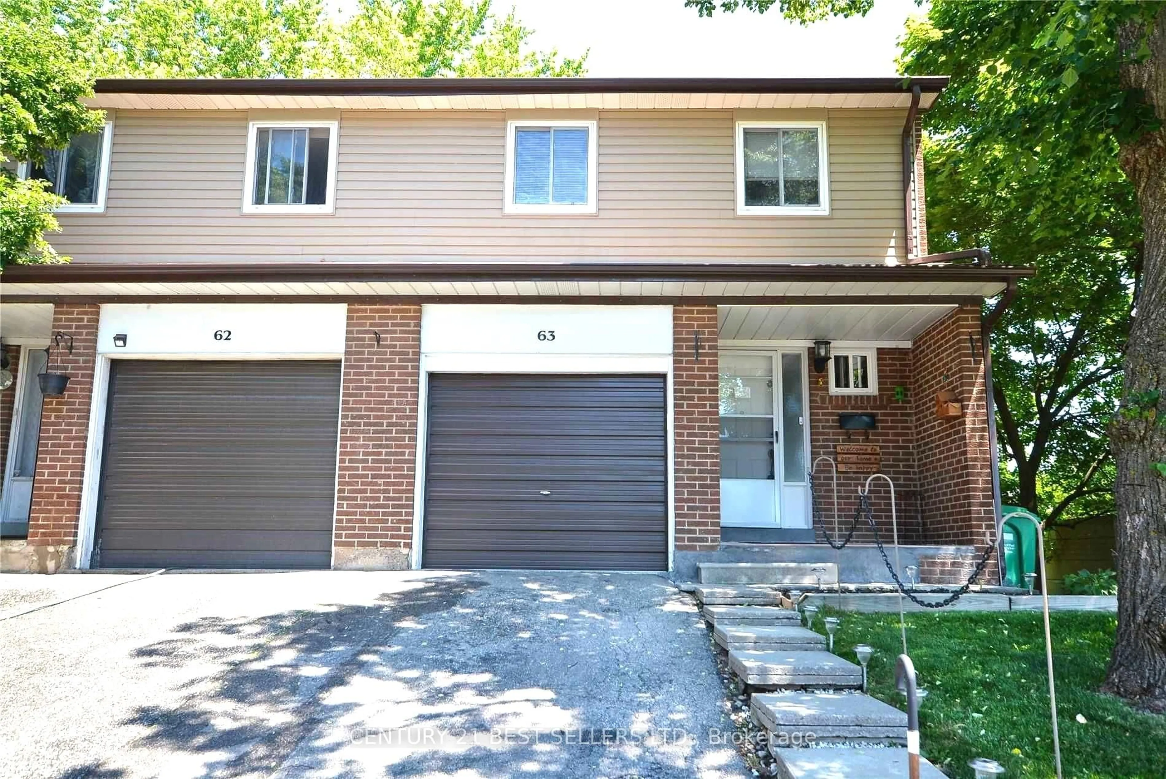 Home with brick exterior material, street for 3025 Cedarglen Gate #63, Mississauga Ontario L5C 2V7