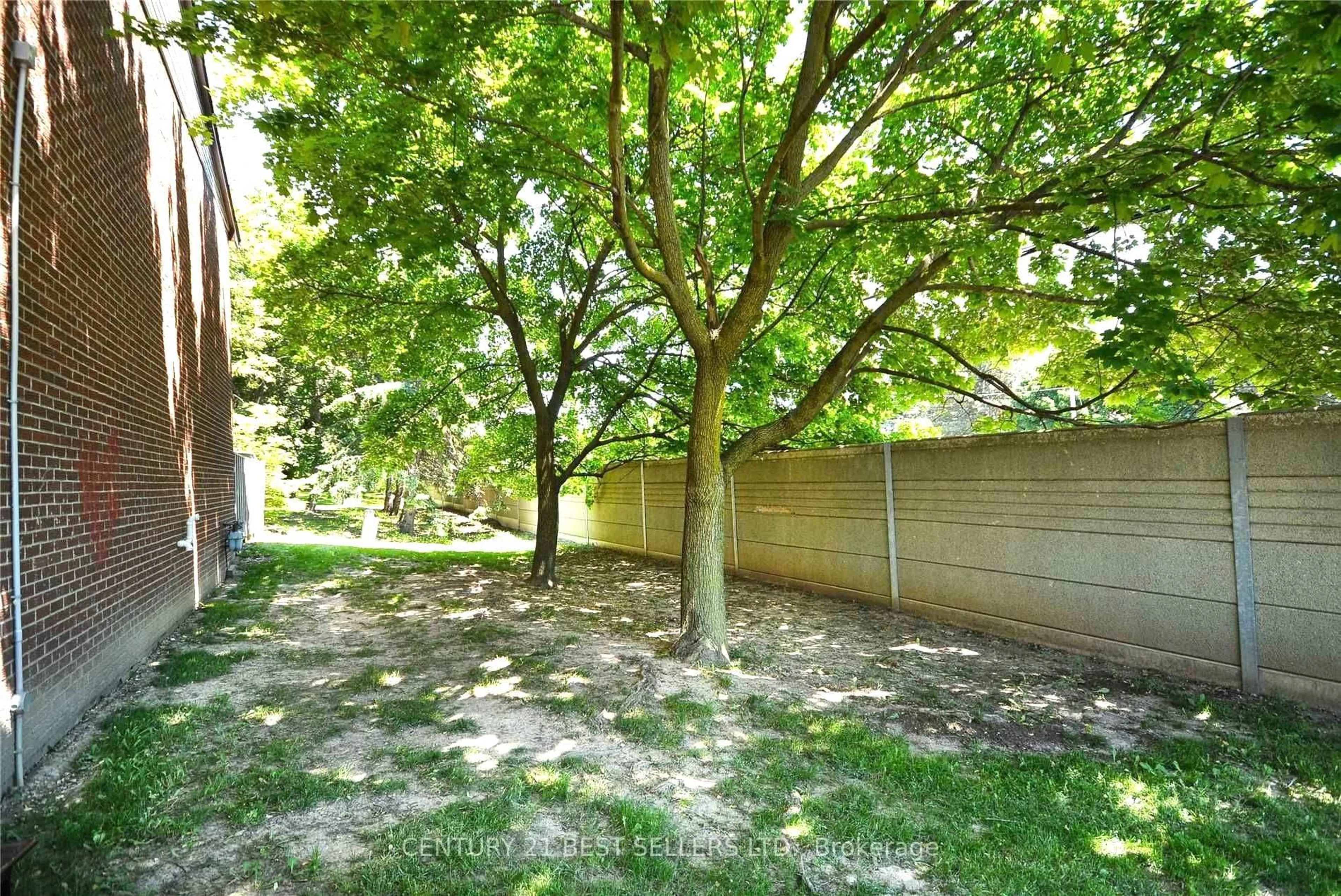 Patio, forest/trees view for 3025 Cedarglen Gate #63, Mississauga Ontario L5C 2V7