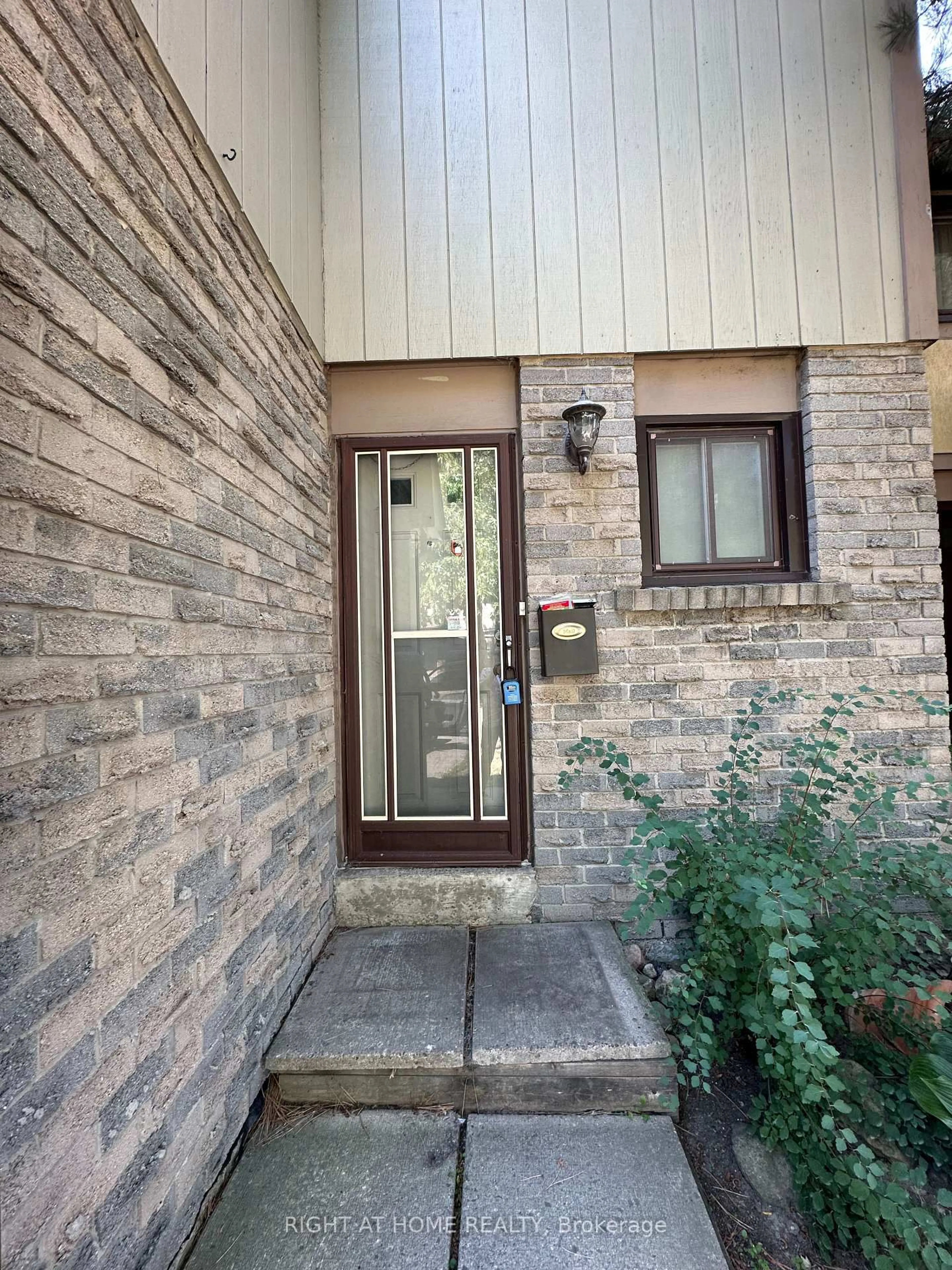 Unknown for 3345 SILVERADO Dr #34, Mississauga Ontario L5A 3Y8