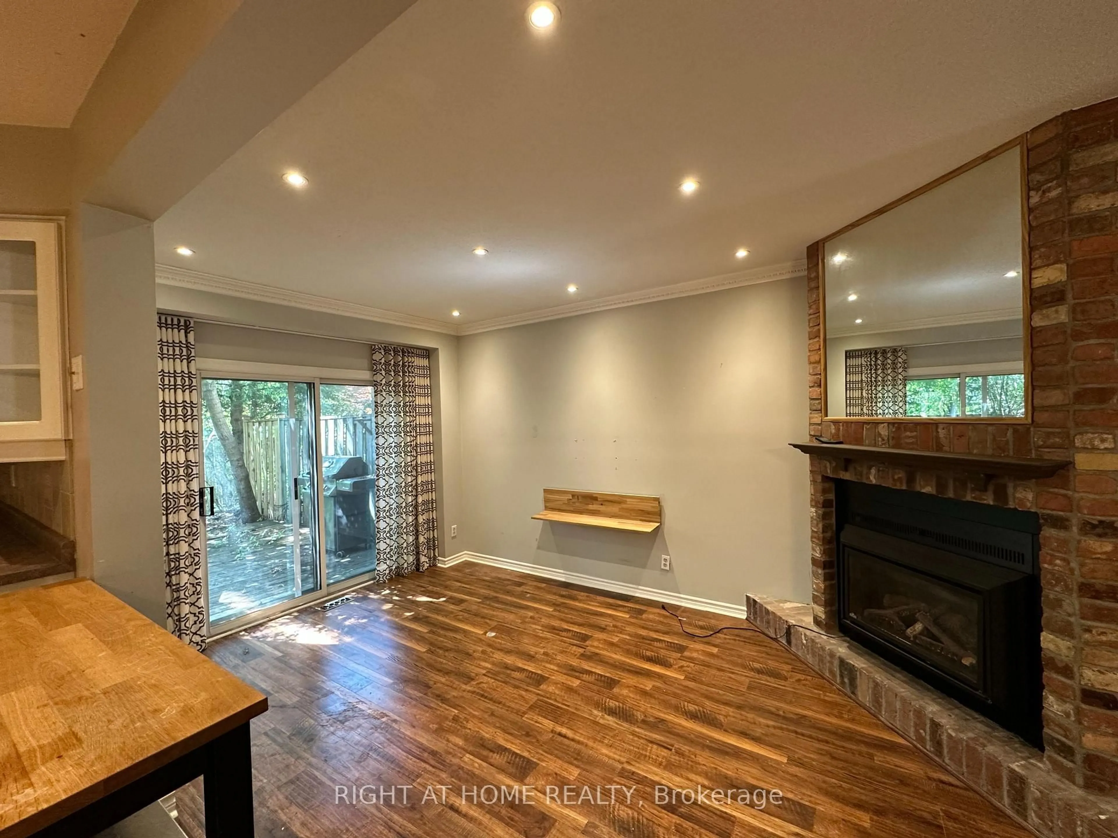 Unknown for 3345 SILVERADO Dr #34, Mississauga Ontario L5A 3Y8
