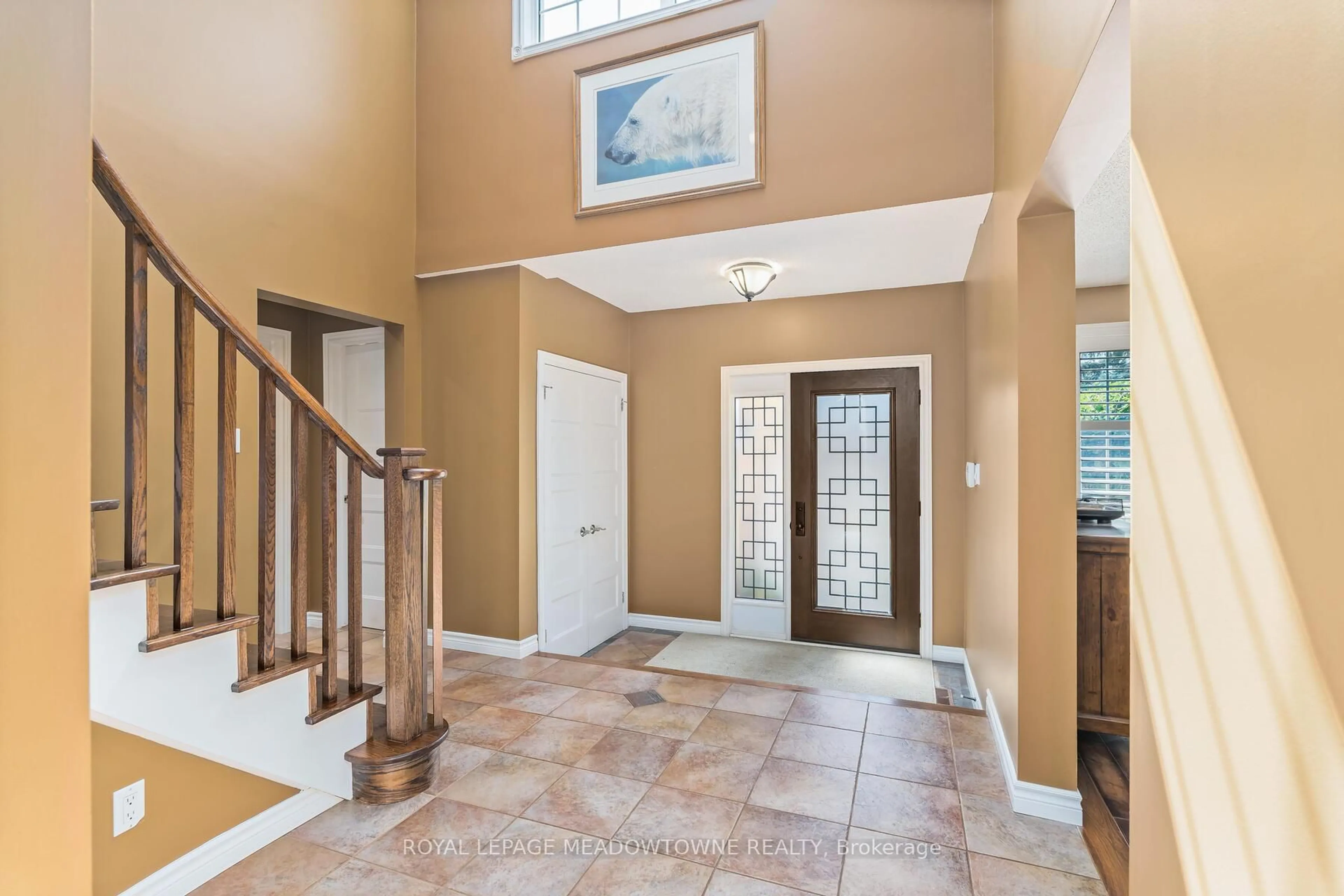 Indoor entryway for 8 Jason Cres, Halton Hills Ontario L7G 4Z4