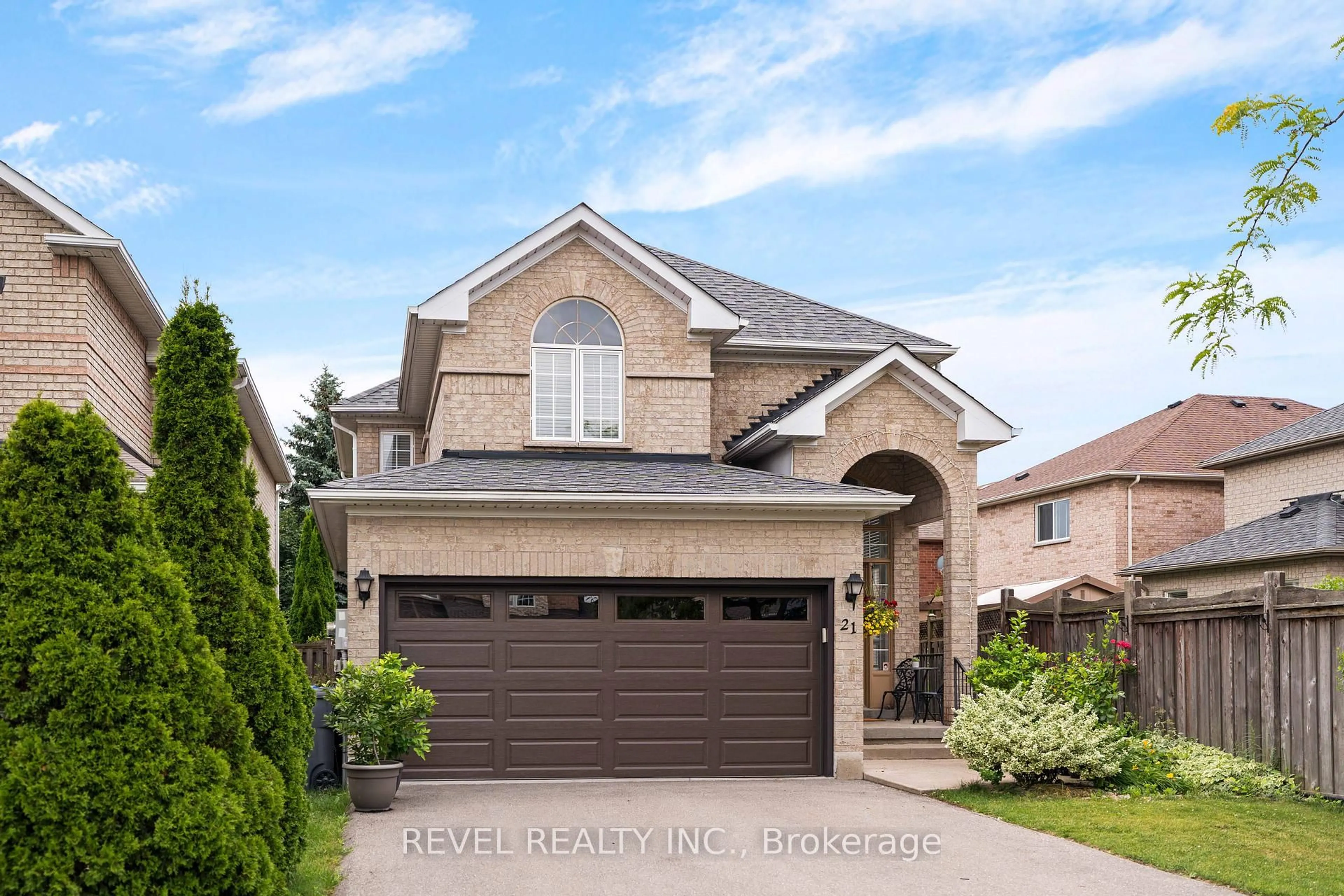 Home with brick exterior material, street for 21 Ewart St, Caledon Ontario L7E 2T3