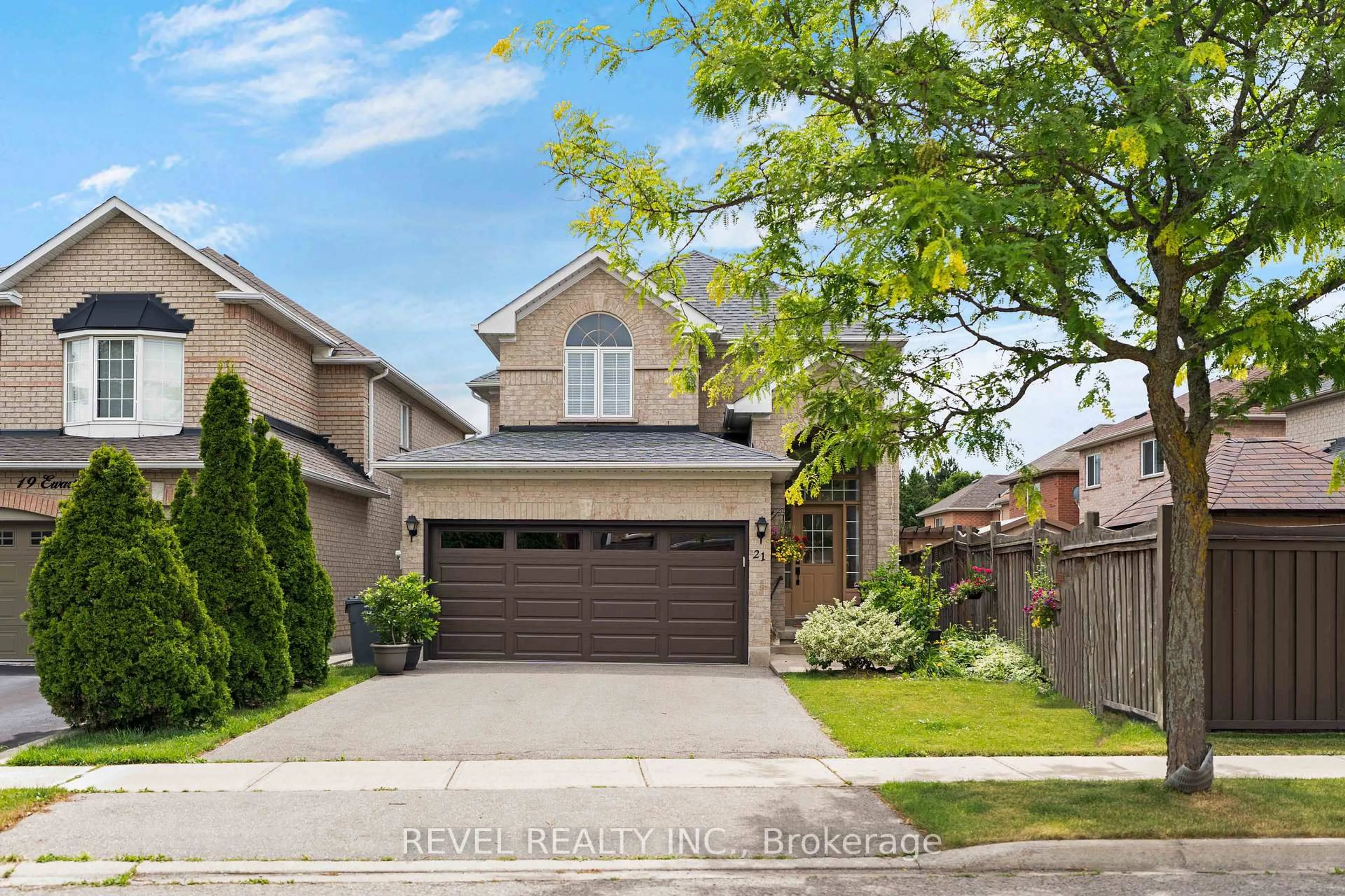 Home with brick exterior material, street for 21 Ewart St, Caledon Ontario L7E 2T3