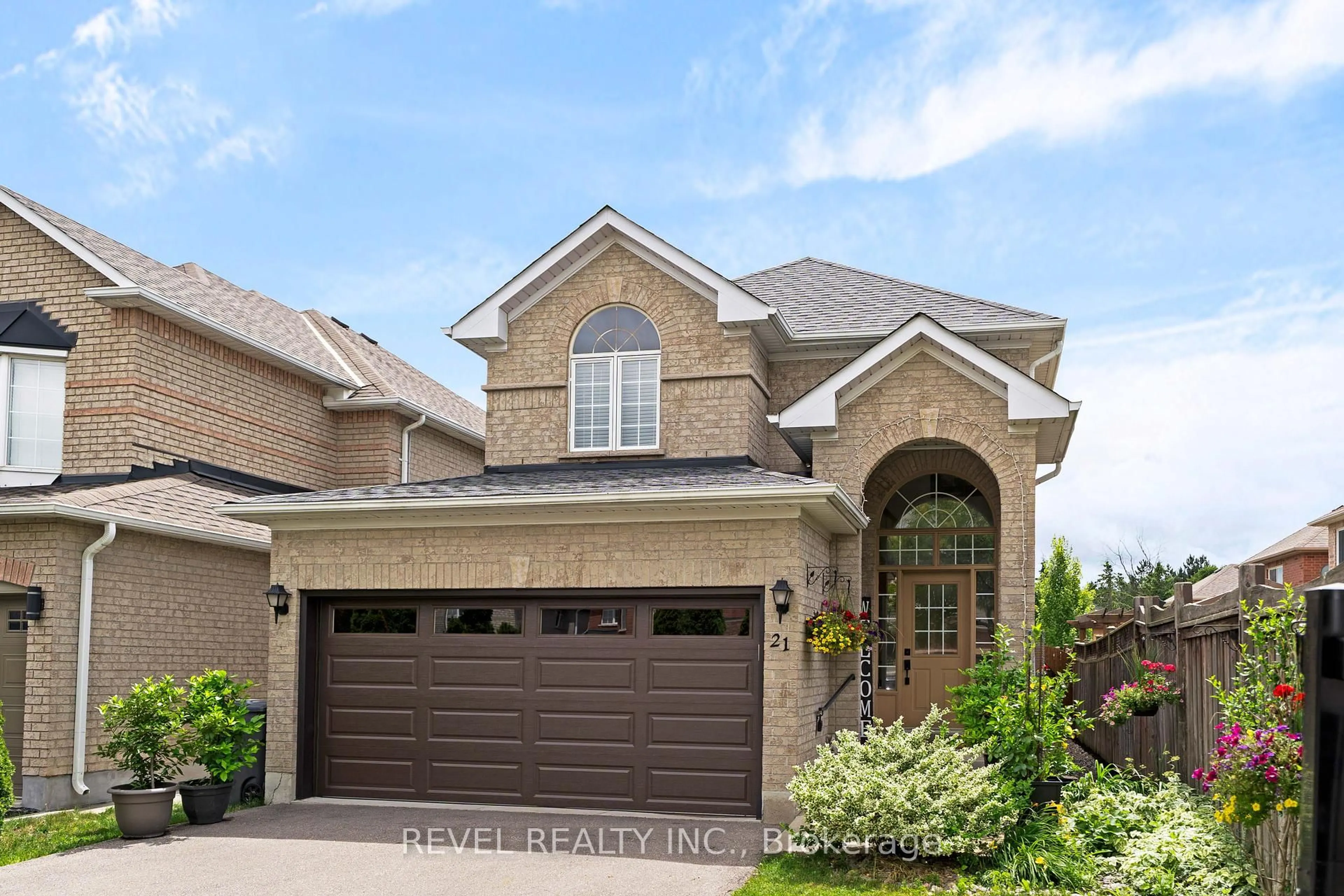 Home with brick exterior material, street for 21 Ewart St, Caledon Ontario L7E 2T3