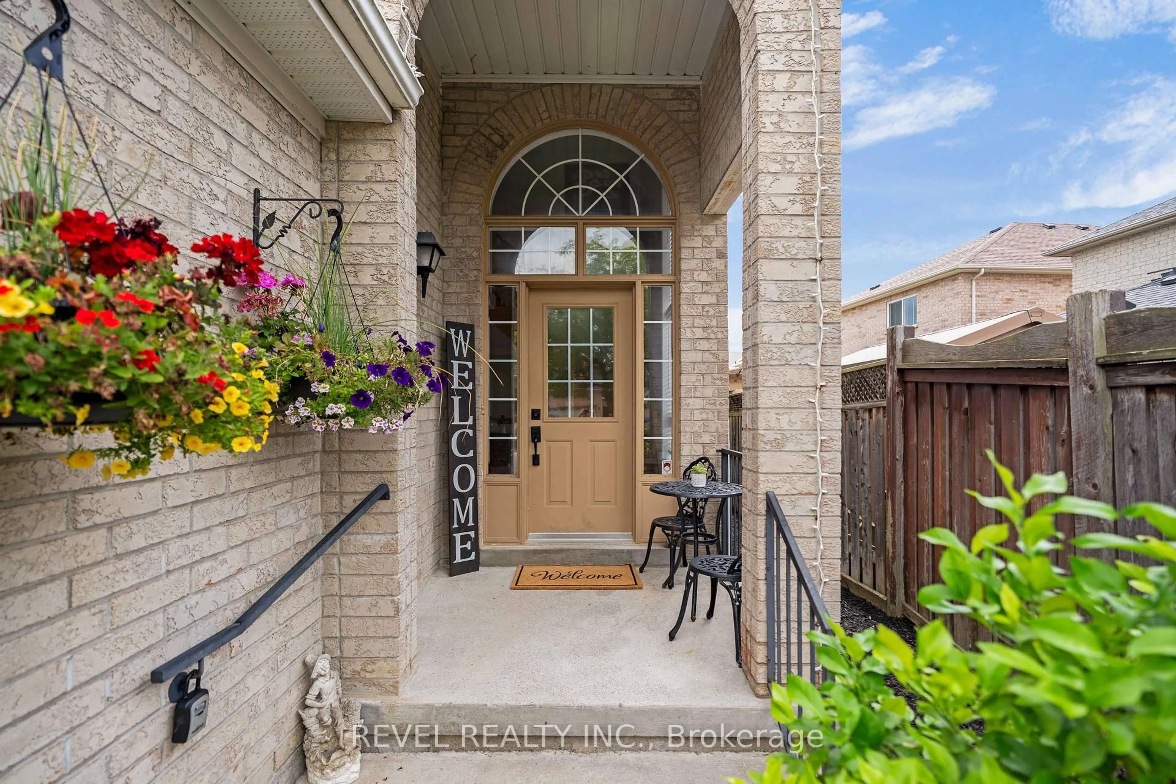 Indoor entryway for 21 Ewart St, Caledon Ontario L7E 2T3