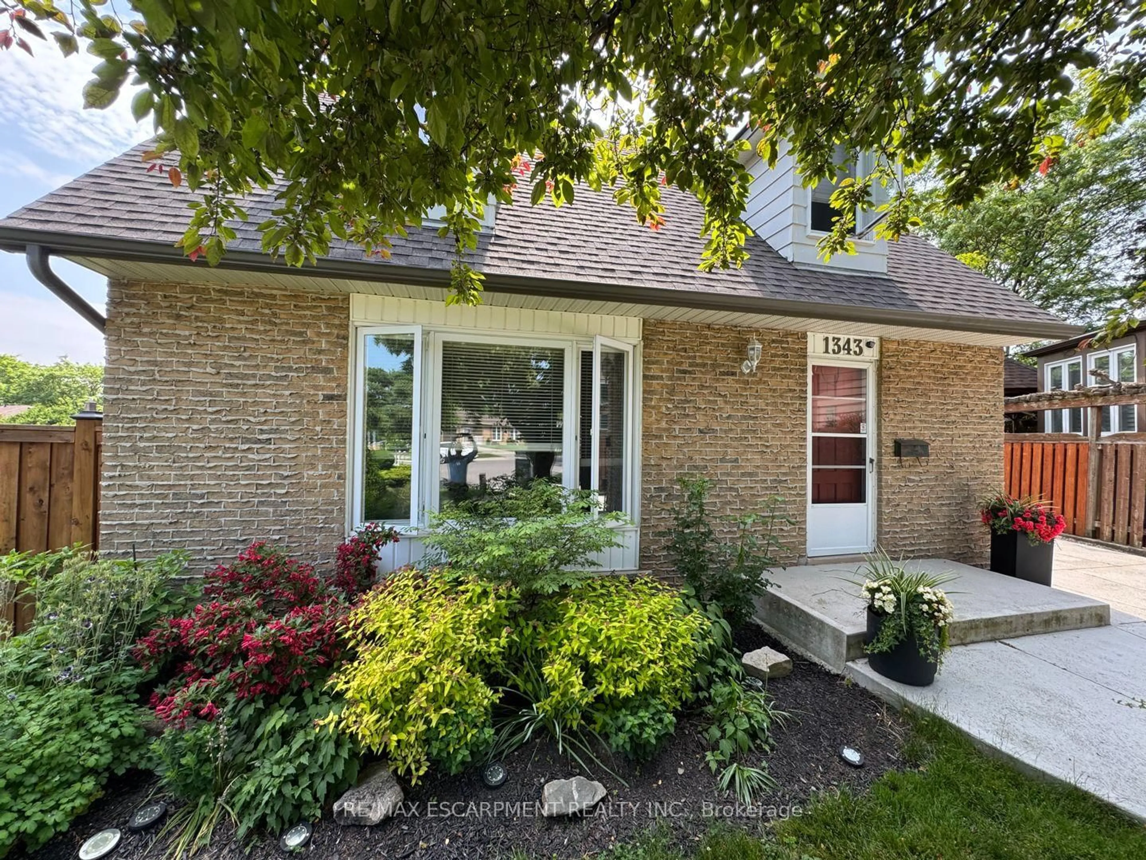 Unknown for 1343 JANINA Blvd, Burlington Ontario L7P 1K5
