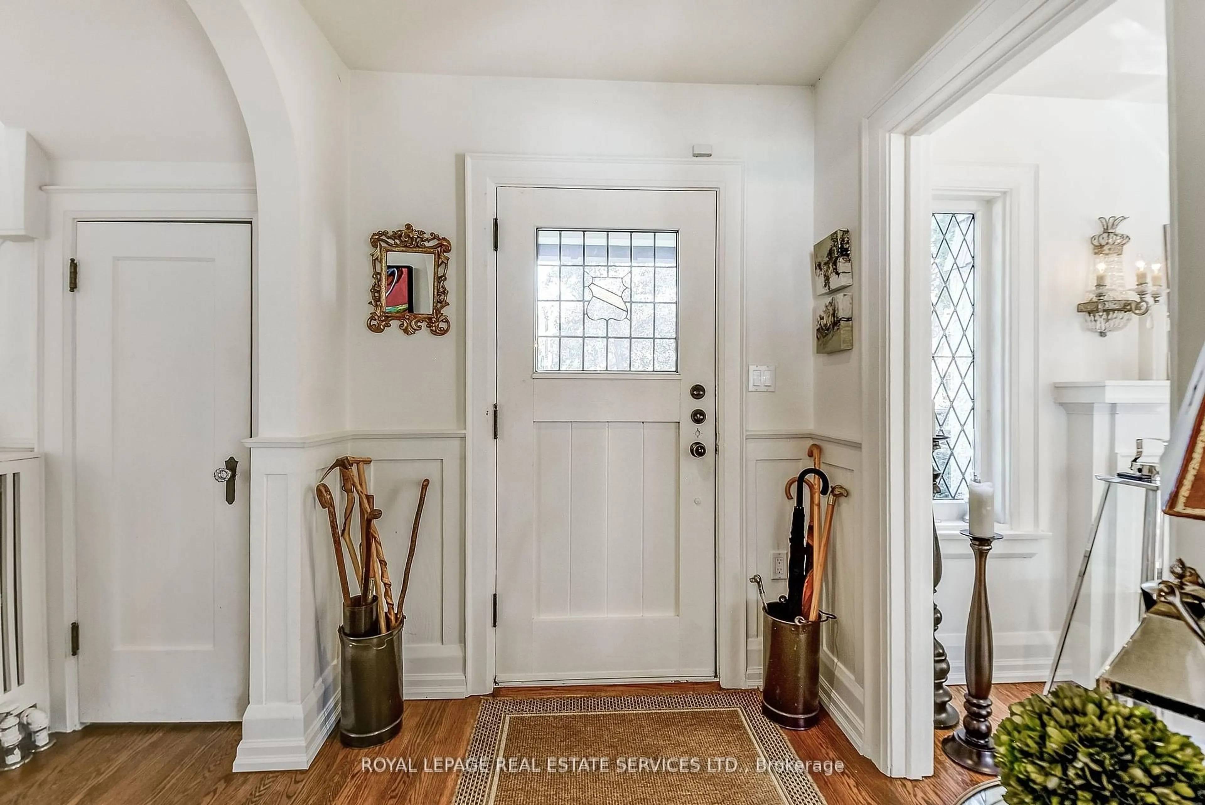 Indoor entryway for 39 Strath Ave, Toronto Ontario M8X 1R2