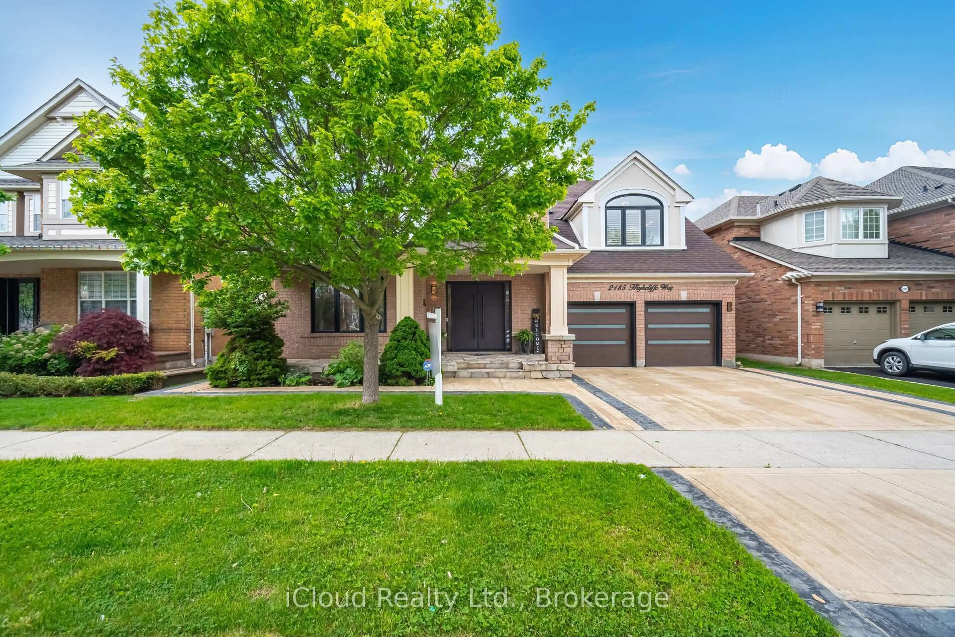 Home with brick exterior material, street for 2185 Highcliffe Way, Oakville Ontario L6M 5B7