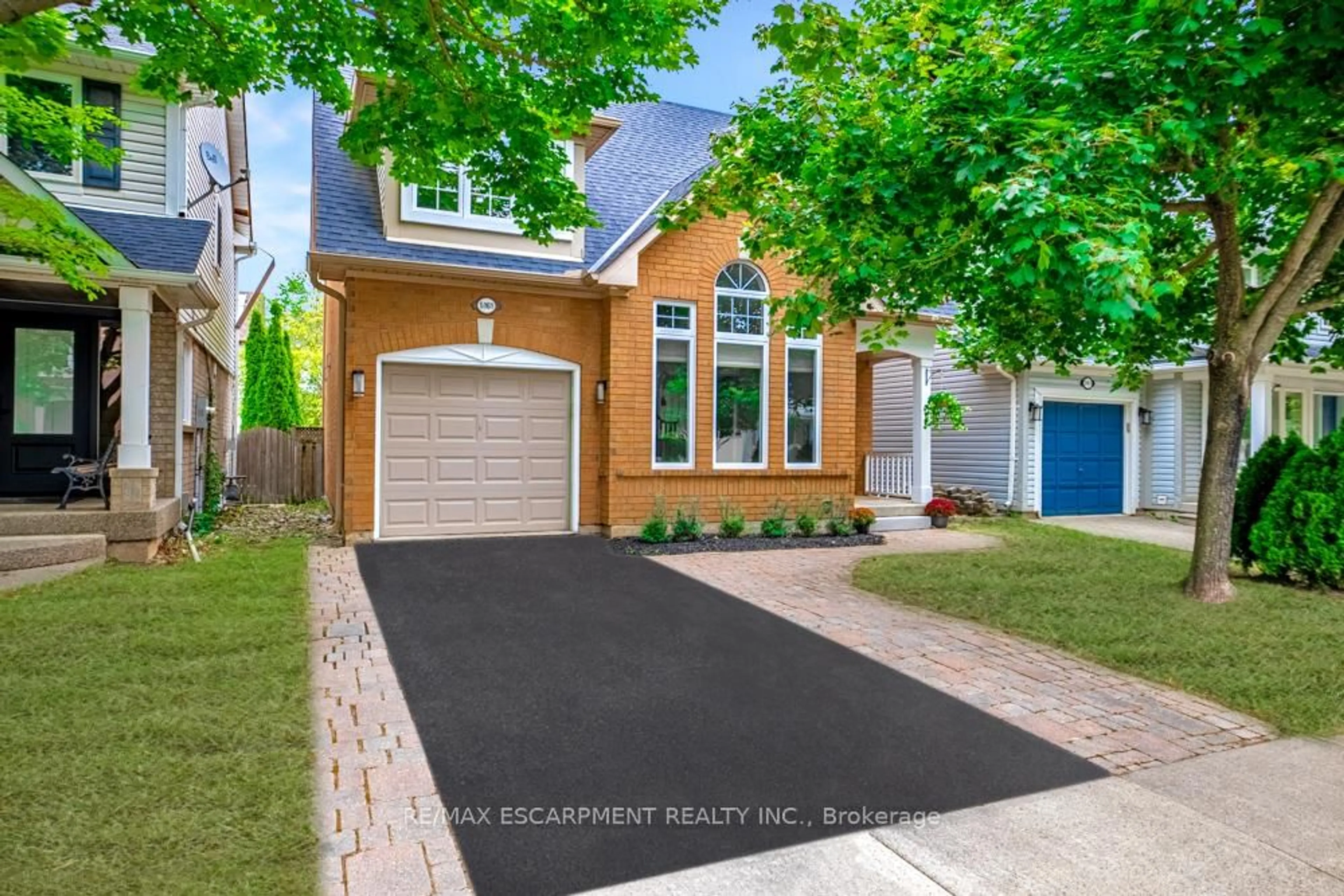 Home with vinyl exterior material, street for 5161 Ridgewell Rd, Burlington Ontario L7L 6N7