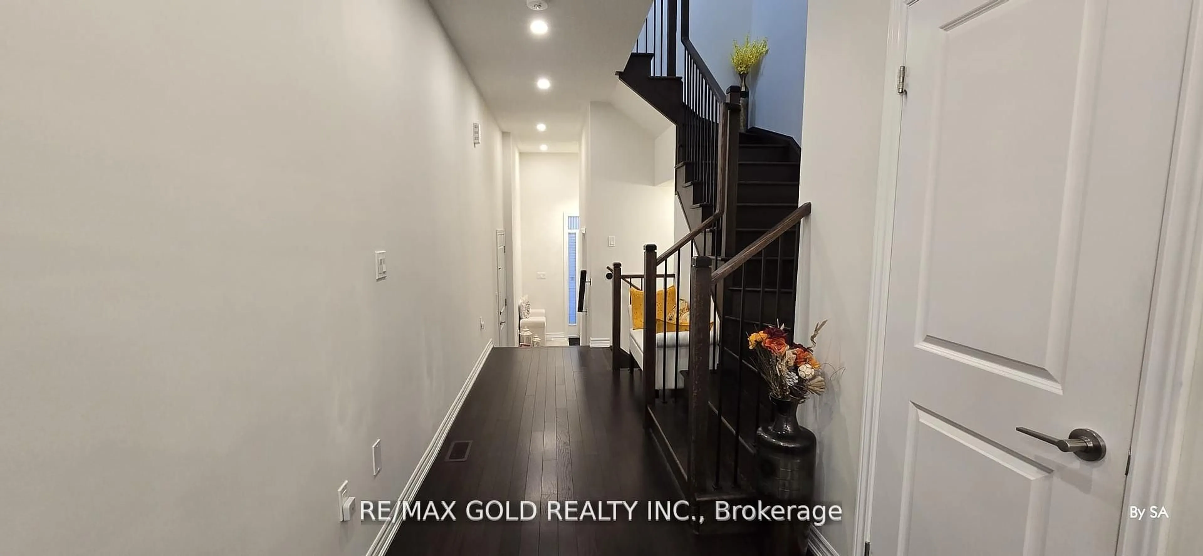 Indoor entryway for 1470 Watercress Way, Milton Ontario L9E 1Z9