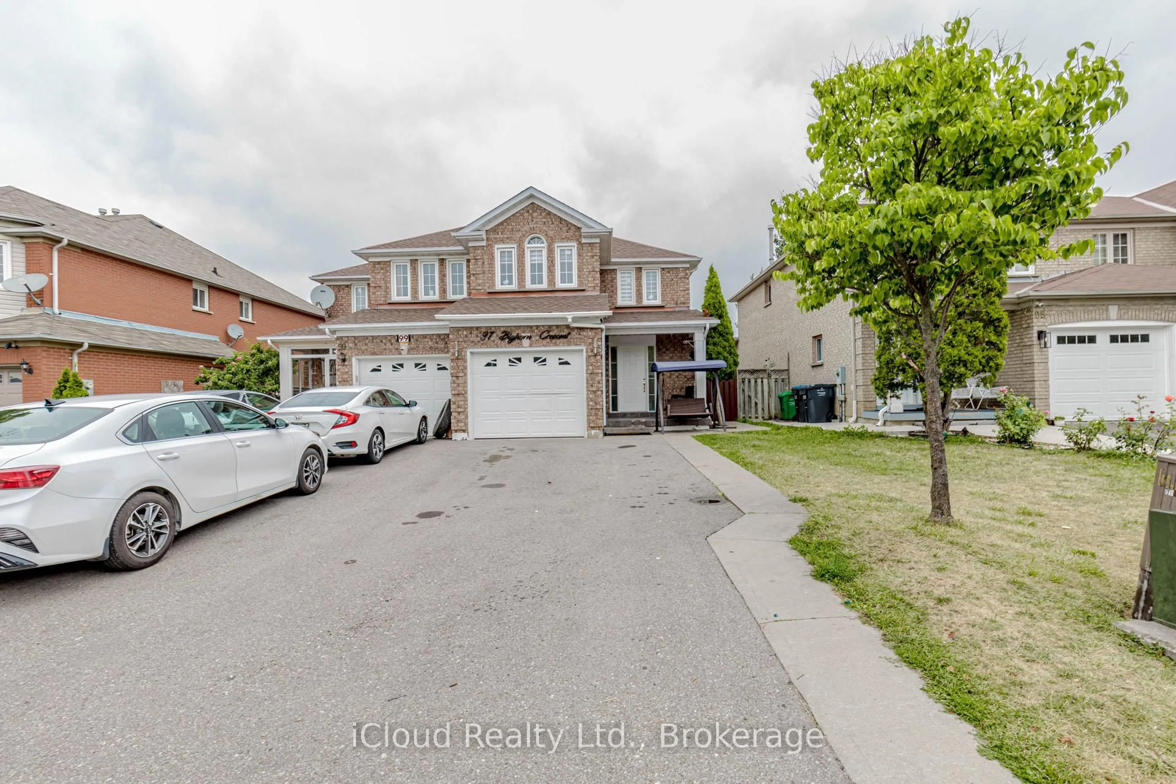 A pic from outside/outdoor area/front of a property/back of a property/a pic from drone, street for 97 Bighorn Cres, Brampton Ontario L6R 1G2