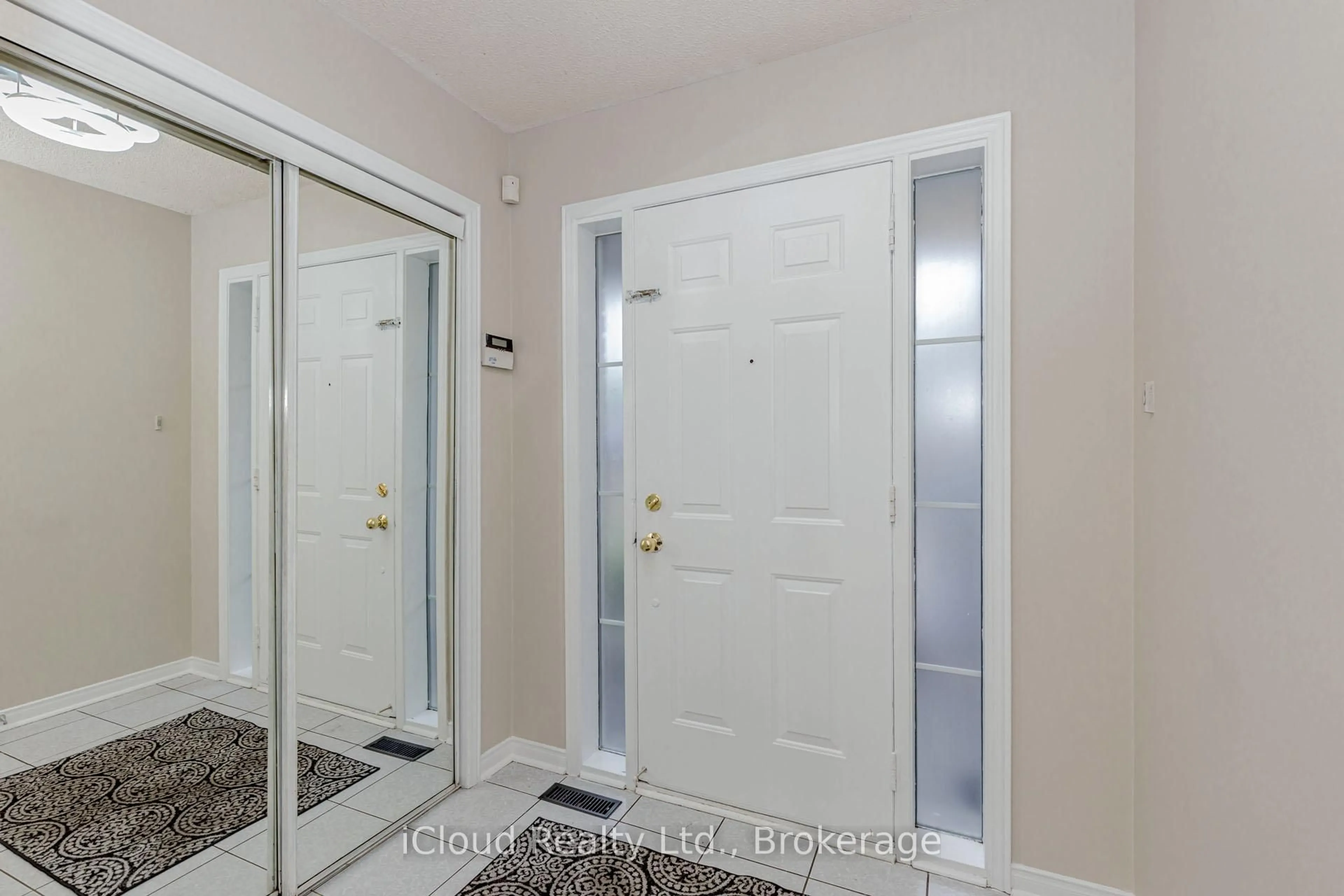 Indoor entryway for 97 Bighorn Cres, Brampton Ontario L6R 1G2