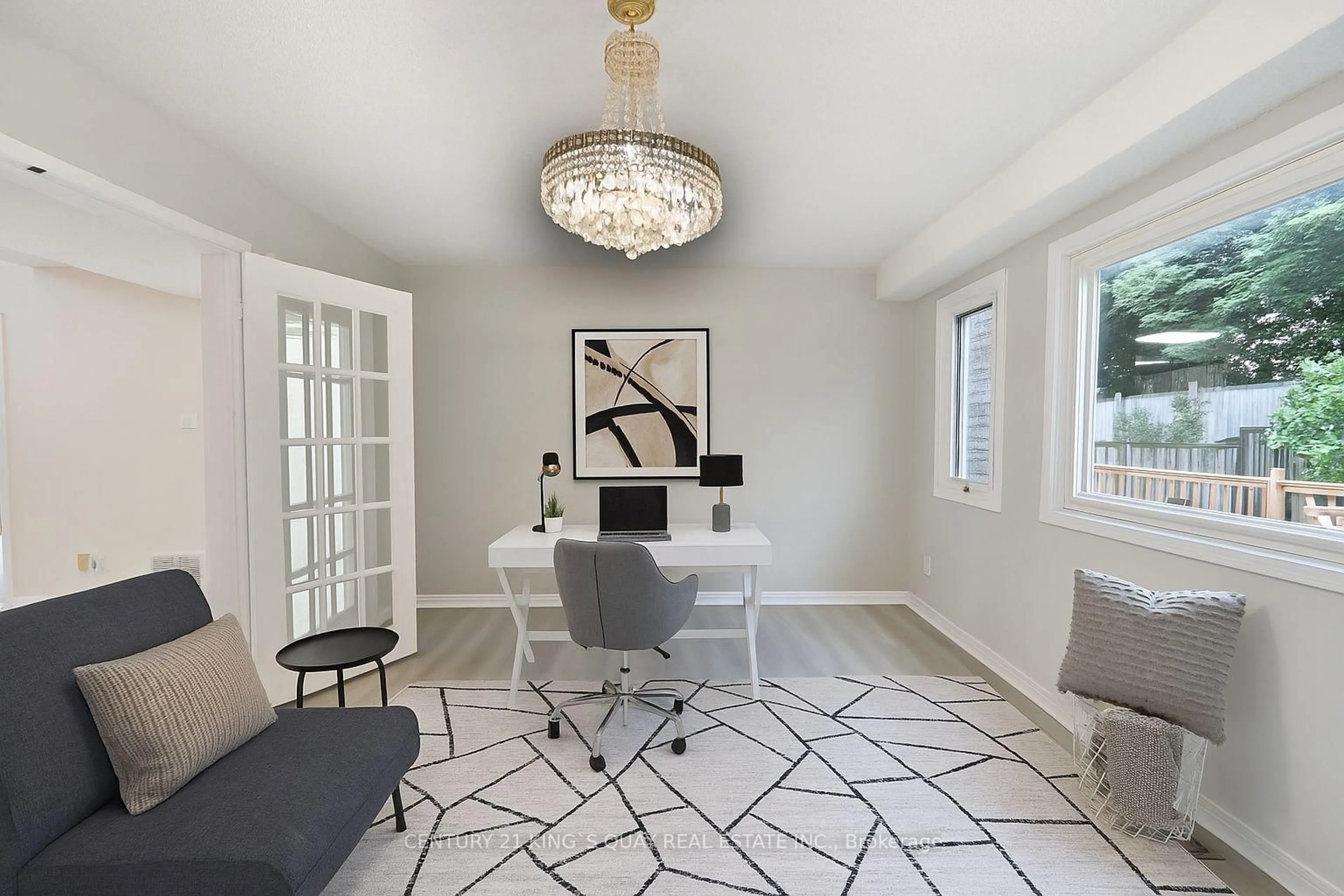 A pic of a room for 5500 Turney Dr, Mississauga Ontario L5M 4Y8