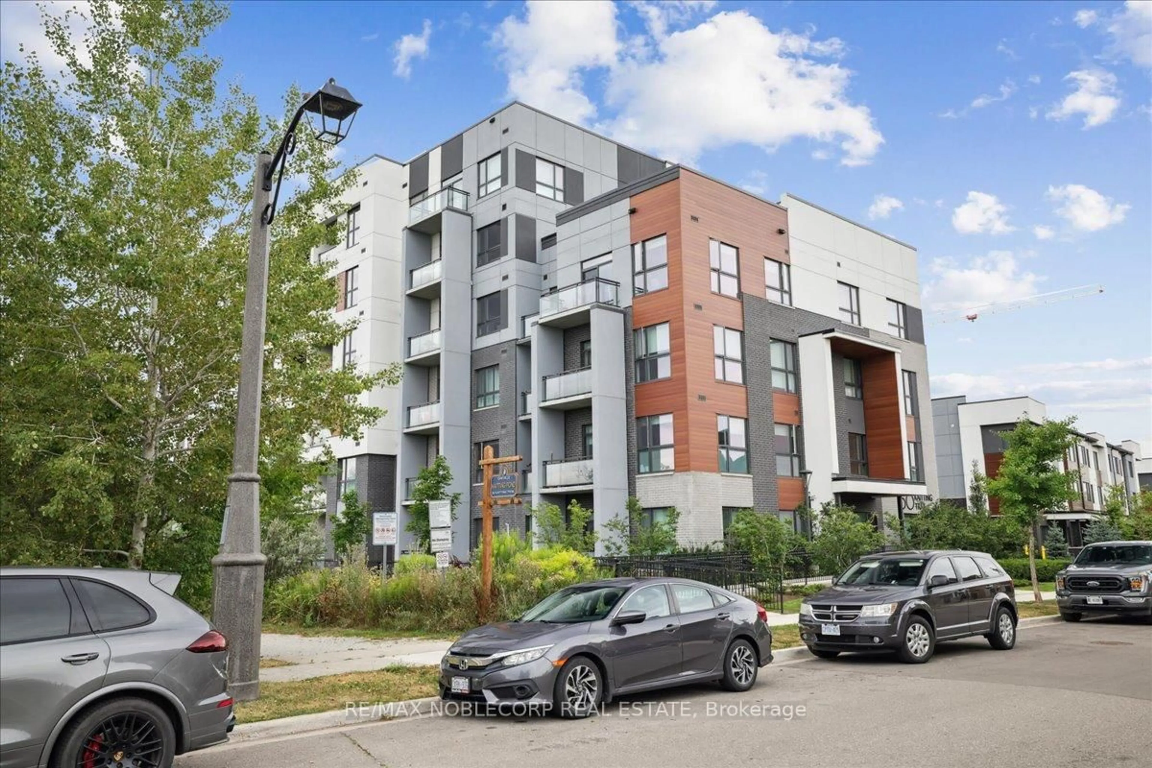 A pic from outside/outdoor area/front of a property/back of a property/a pic from drone, street for 50 Kaitting Tr #516, Oakville Ontario L6M 4L9