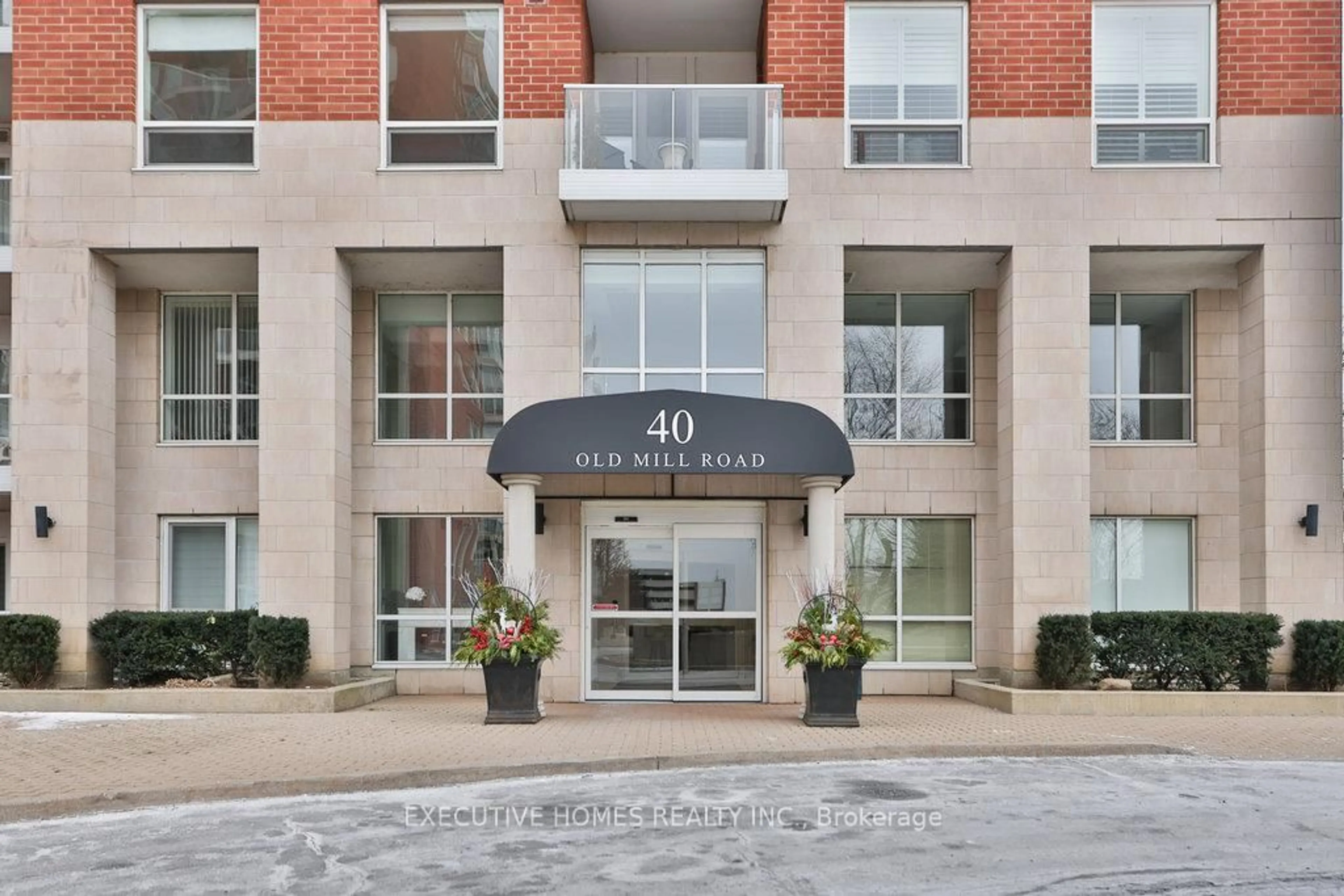 Indoor foyer for 40 Old Mill Rd #606, Oakville Ontario L6J 7W2