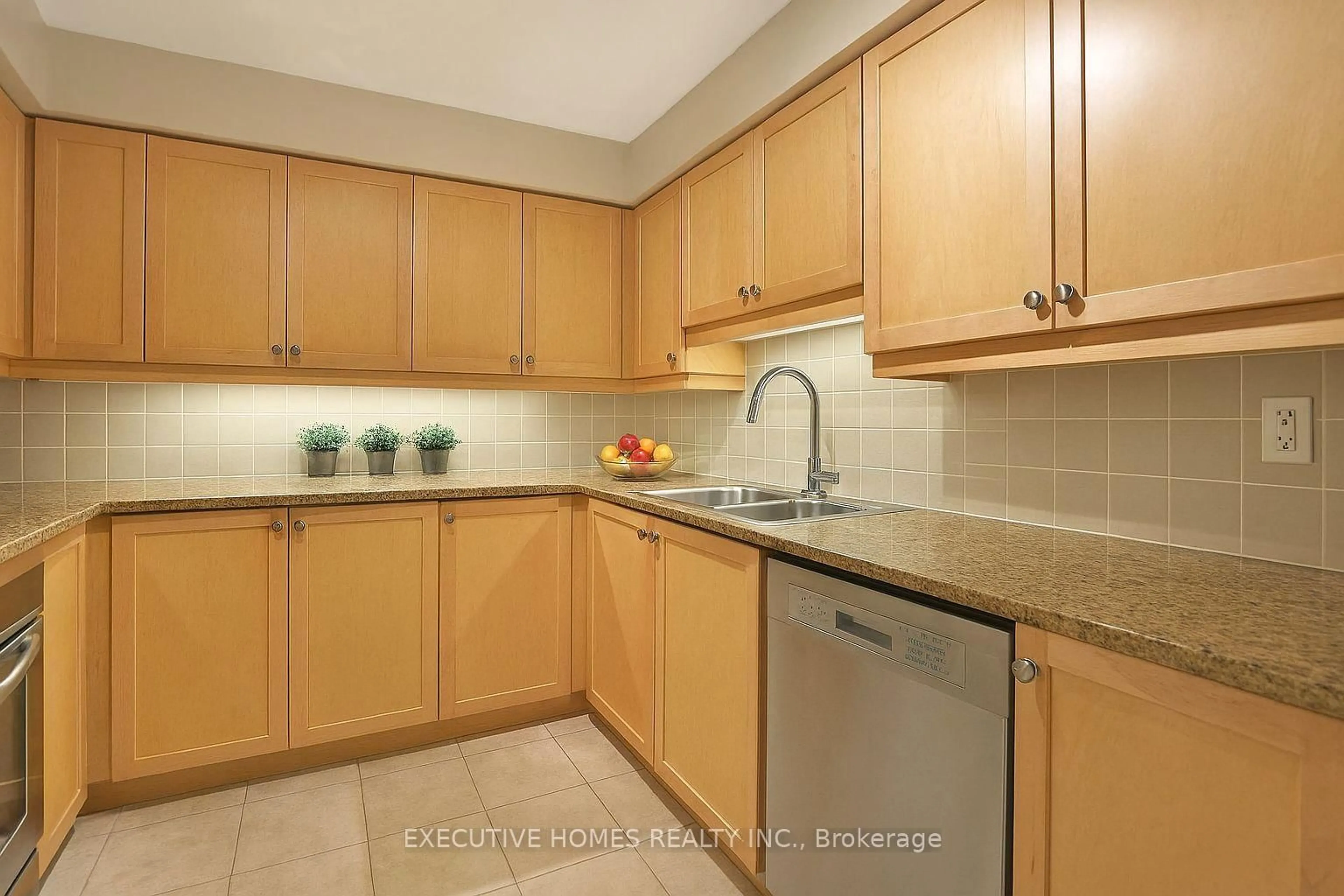 Standard kitchen, ceramic/tile floor for 40 Old Mill Rd #606, Oakville Ontario L6J 7W2