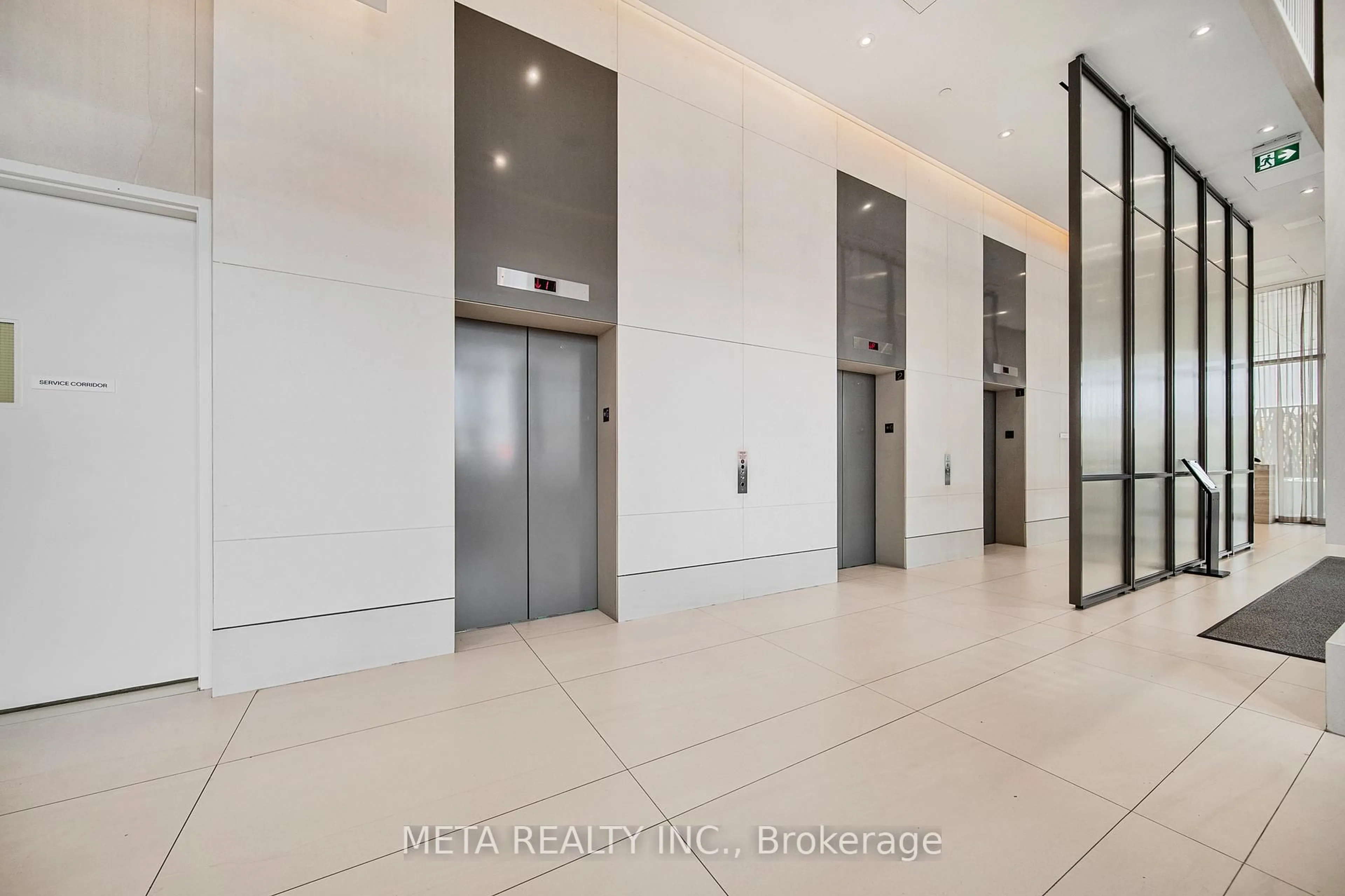 Indoor foyer for 28 Ann St #1412, Mississauga Ontario L5G 3G1