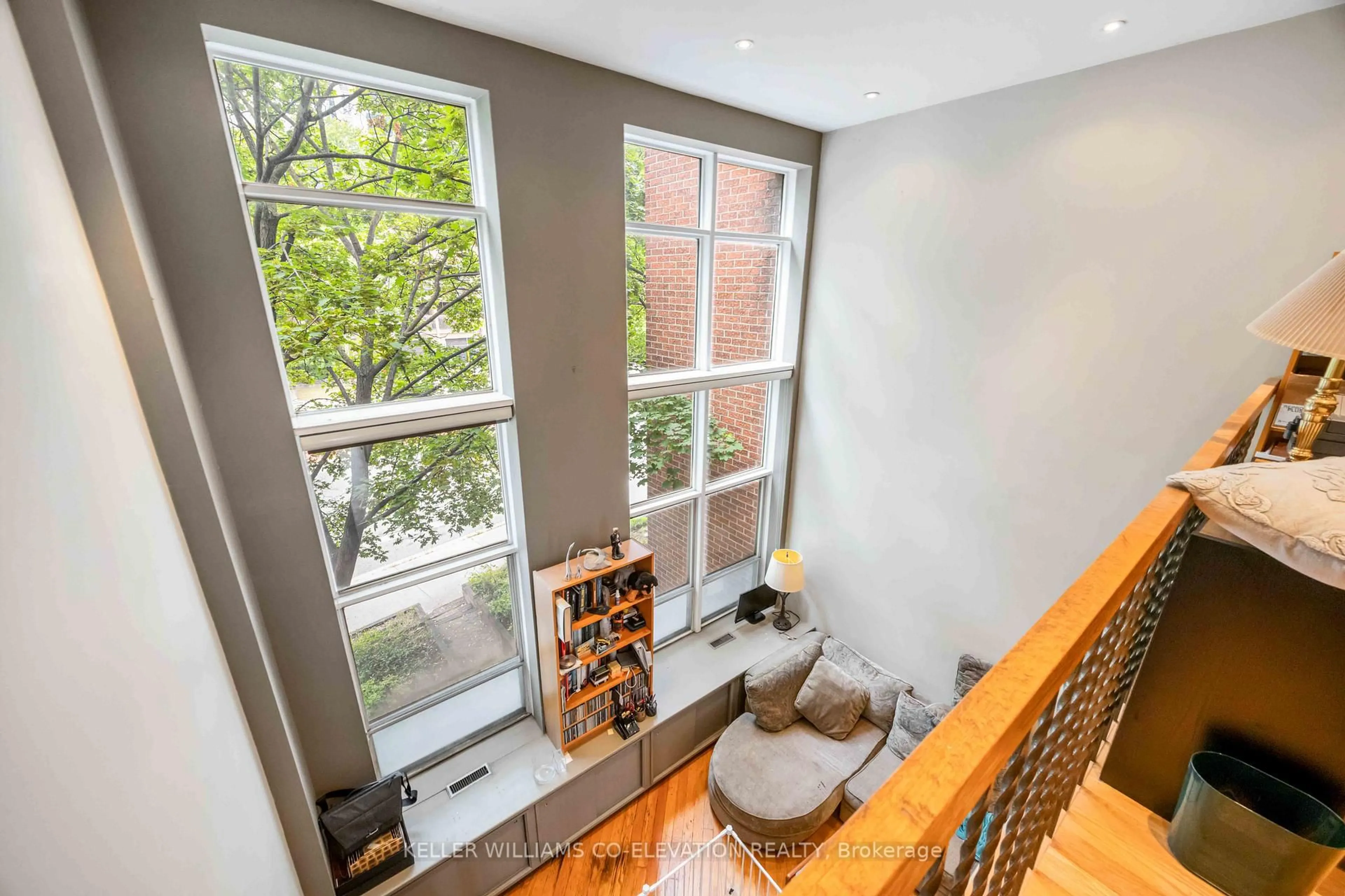 Indoor foyer for 41 Keele St, Toronto Ontario M6P 2J8