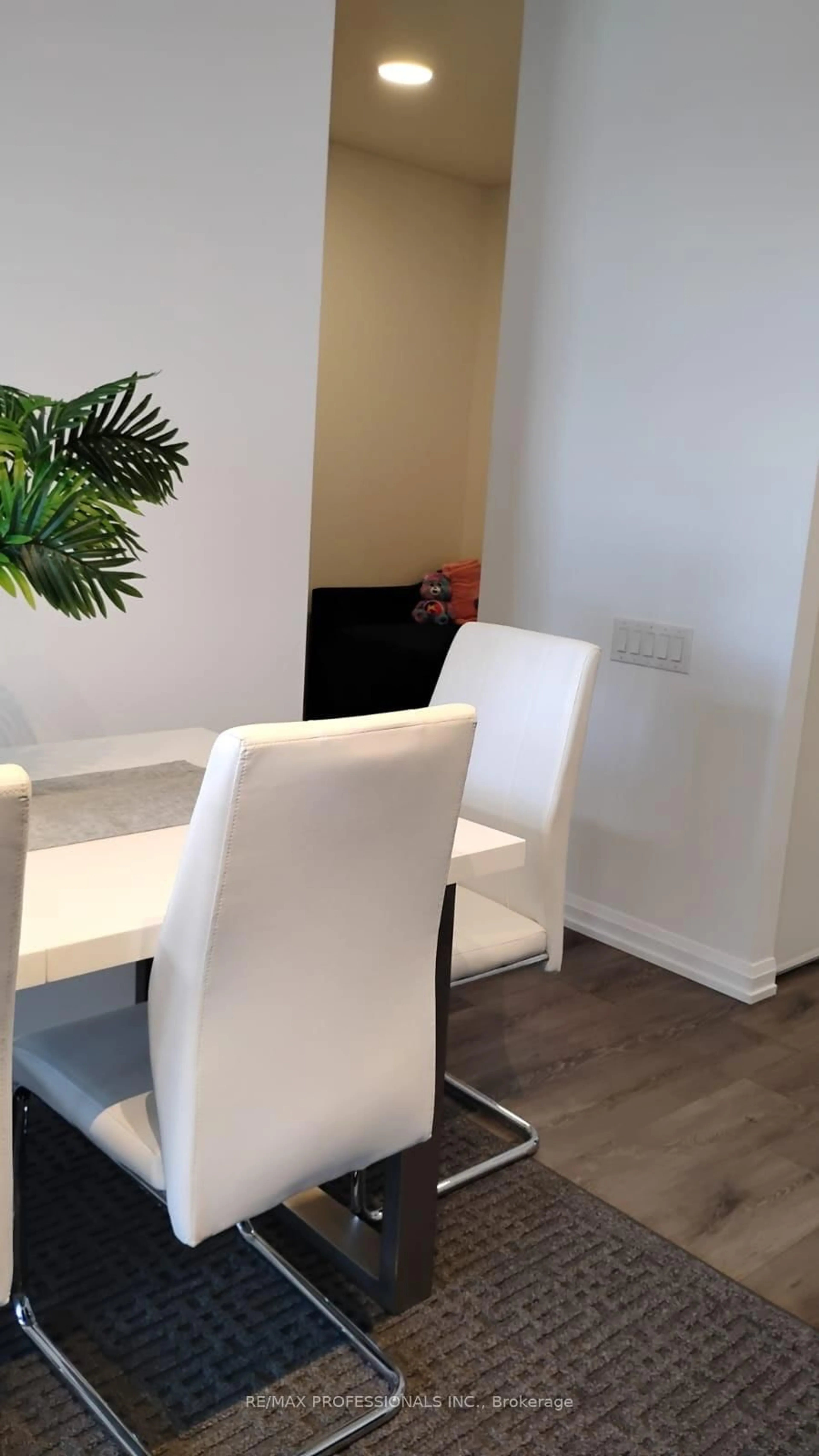 A pic of a room for 4208 Dundas St #504, Toronto Ontario M8X 0B1