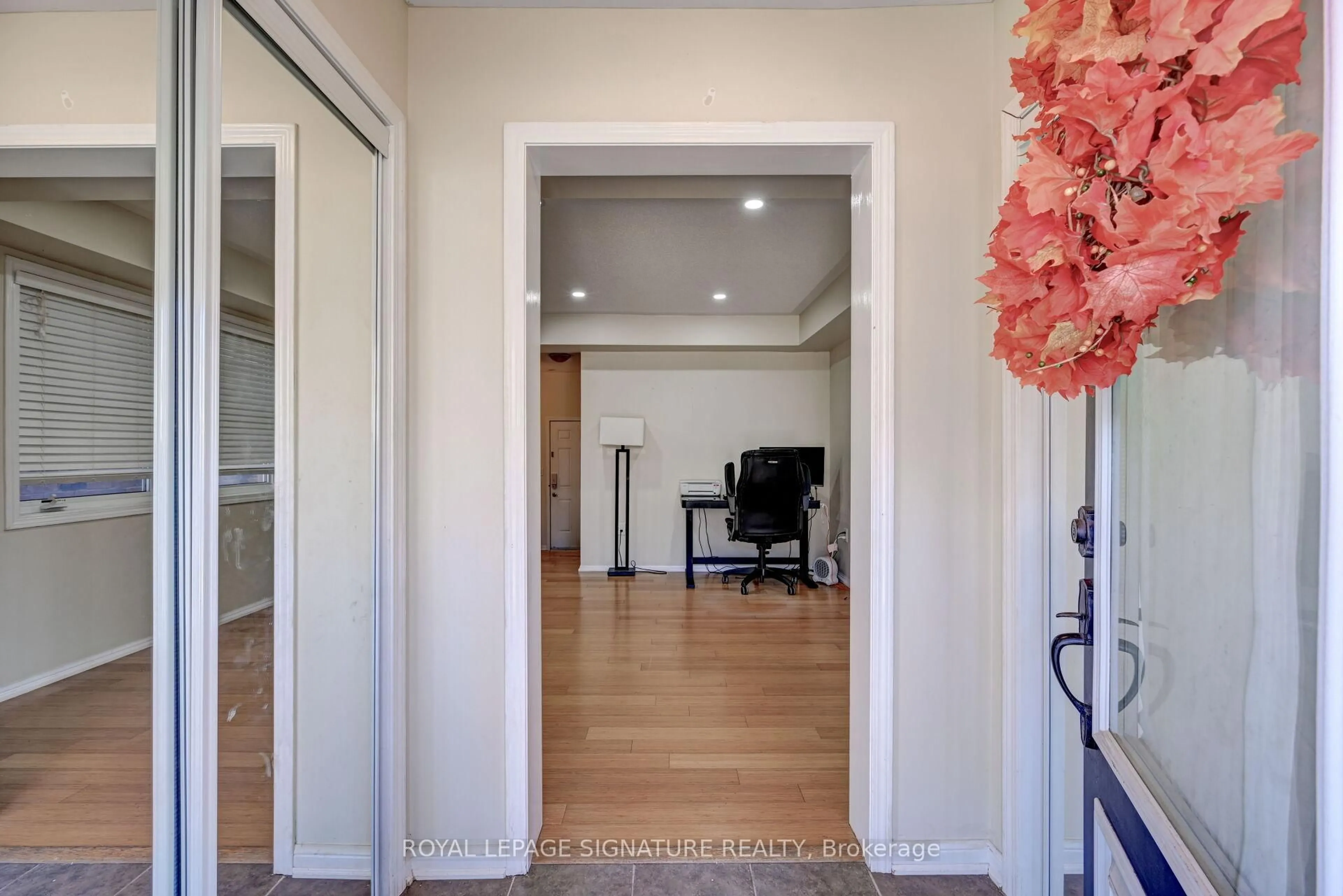 Indoor entryway for 656 Scott Blvd, Milton Ontario L9T 0P3