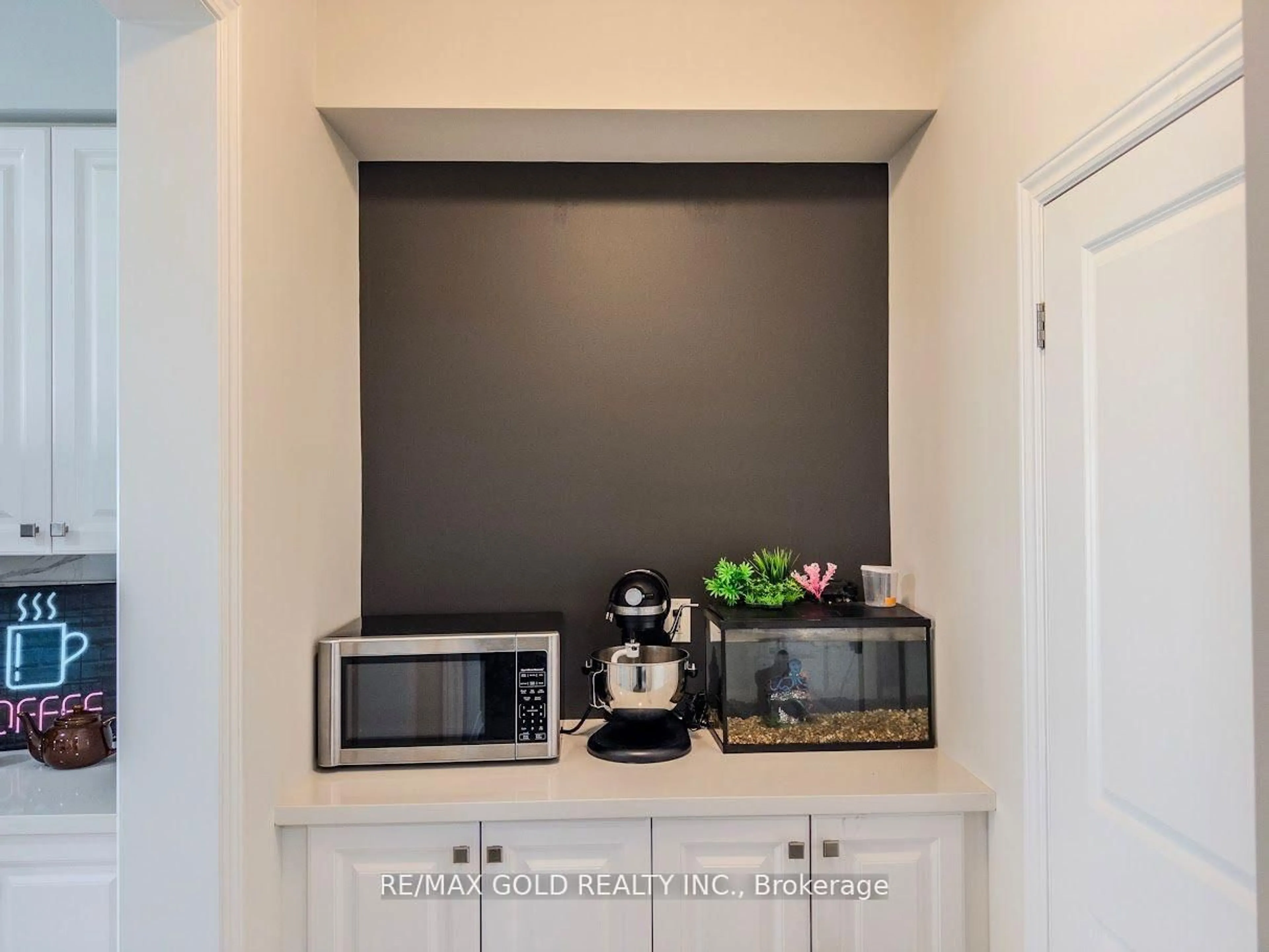 Standard kitchen, unknown for 119 Petch Ave, Caledon Ontario L7C 1Z9