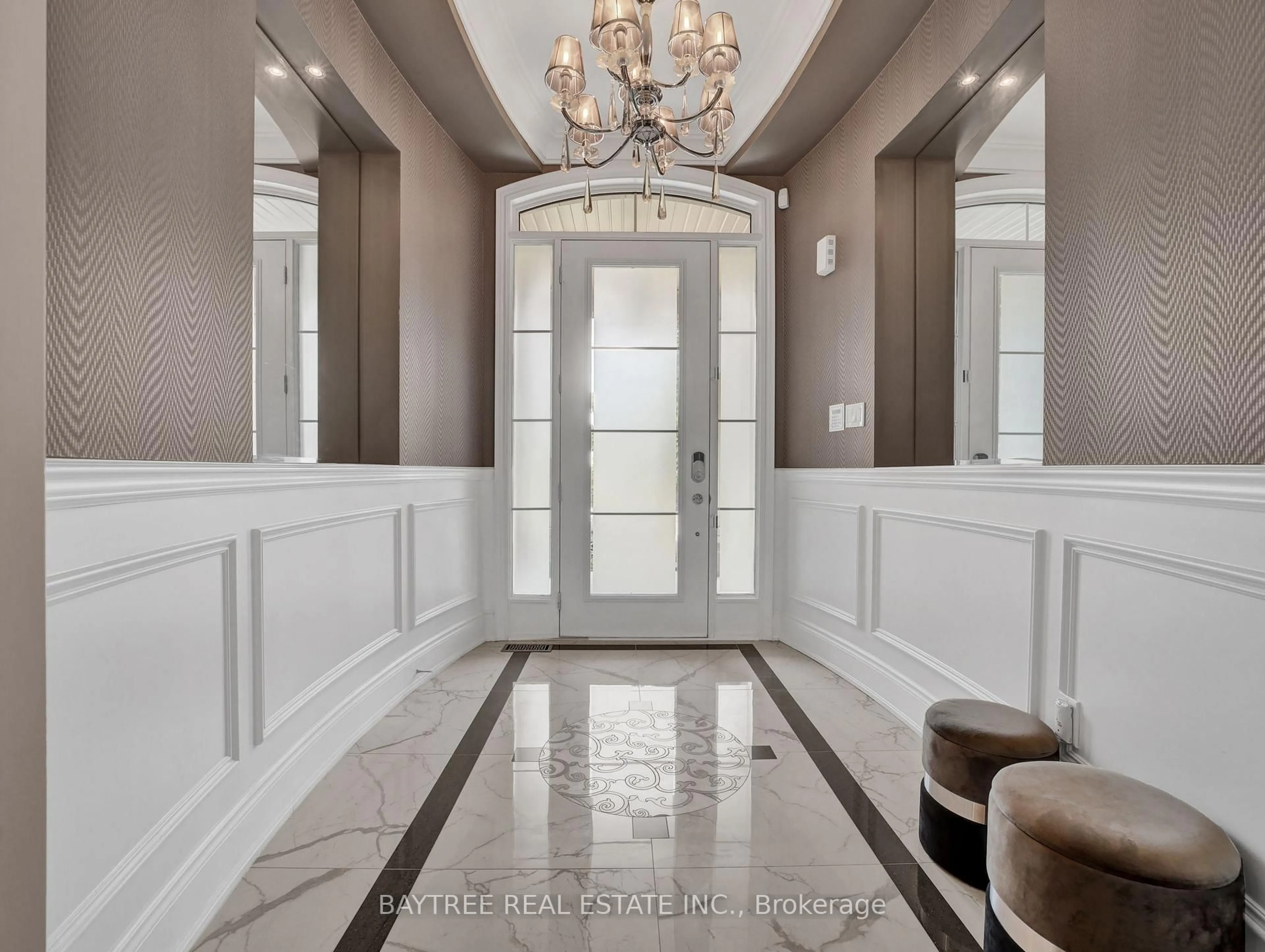 Indoor foyer for 16 Hickory Ridge Crt, Brampton Ontario L6Y 3A7