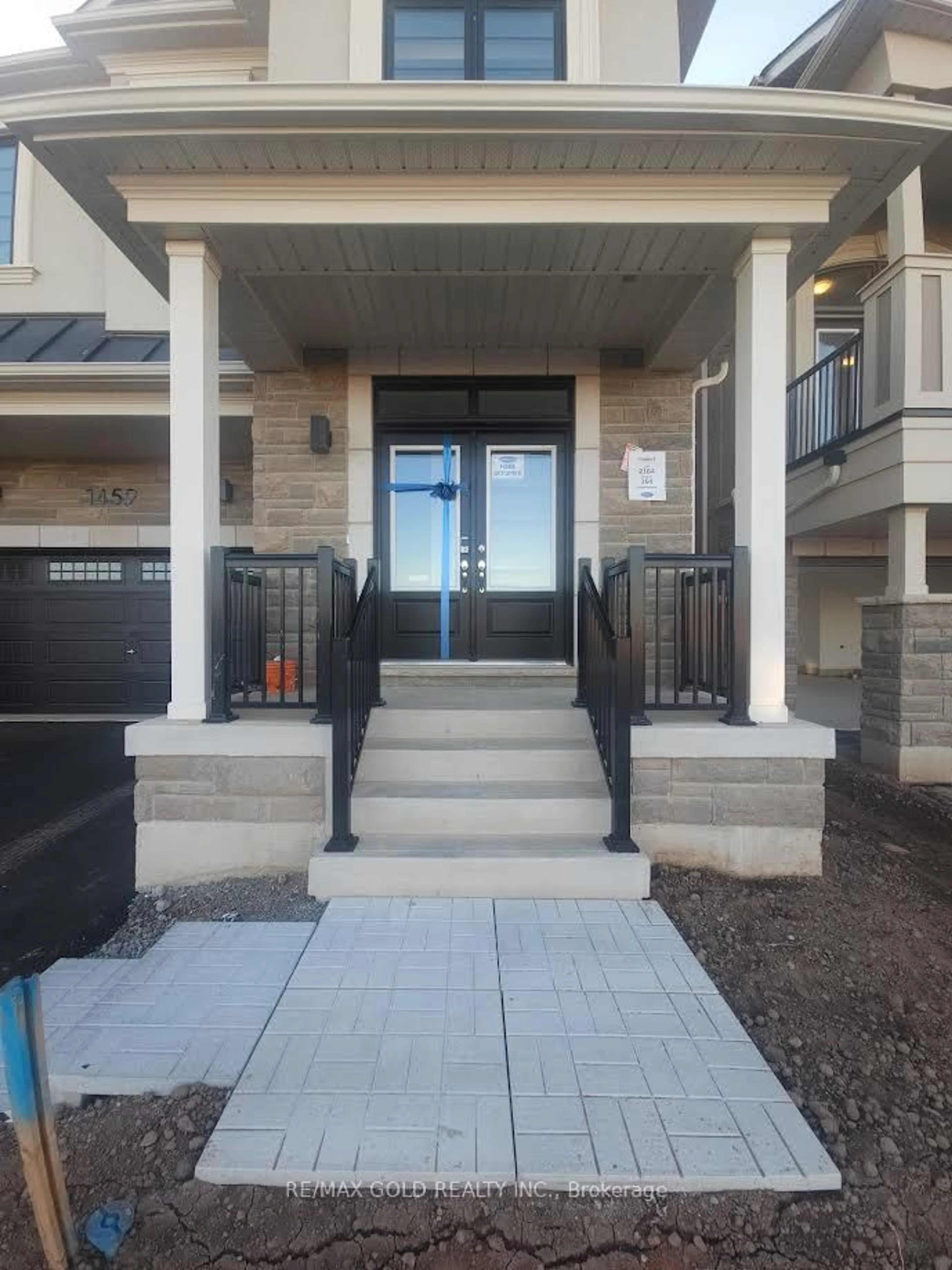 Indoor entryway for 1459 Whitock Ave, Milton Ontario L9T 7E9