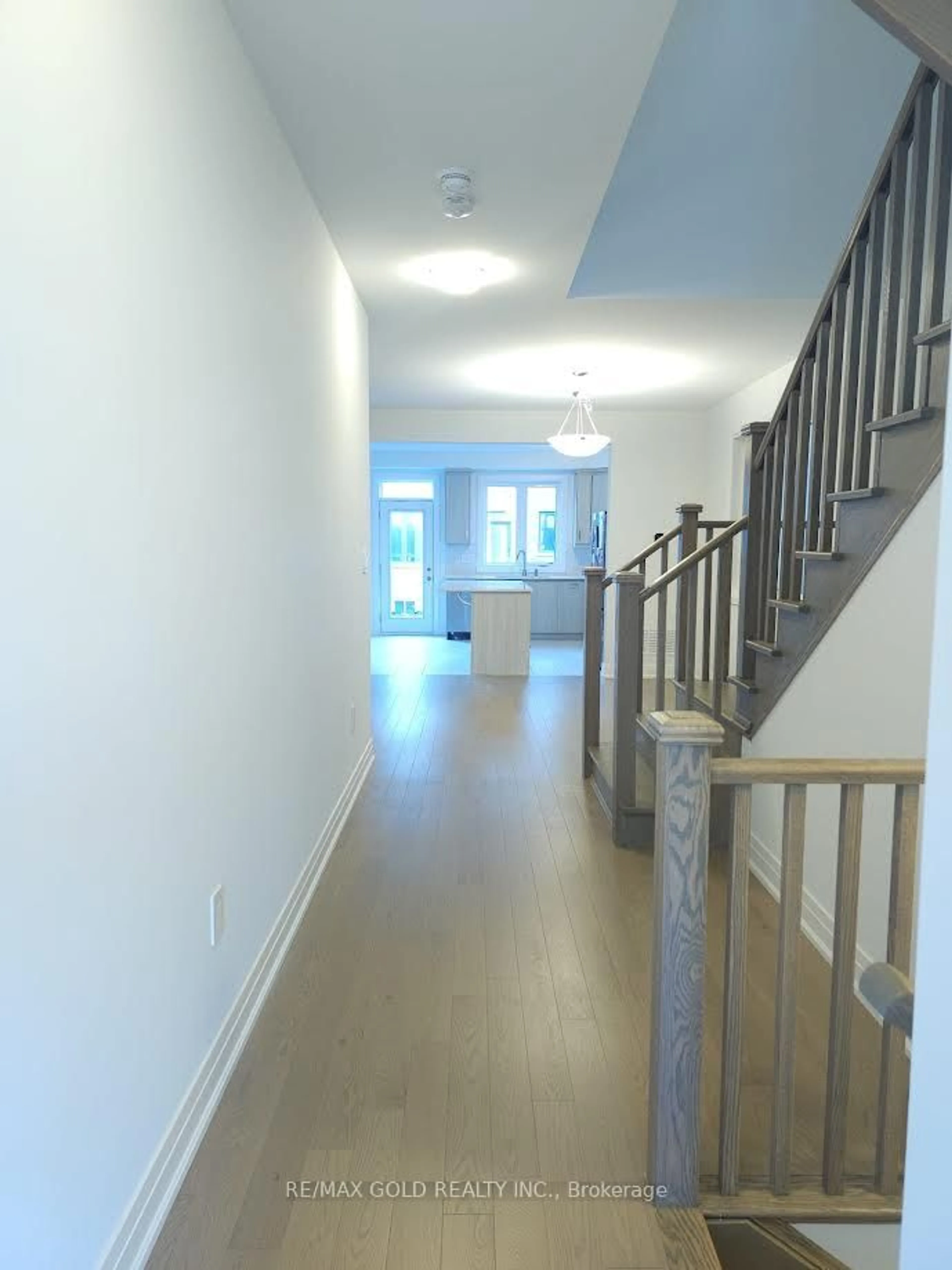 Indoor foyer for 1459 Whitock Ave, Milton Ontario L9T 7E9