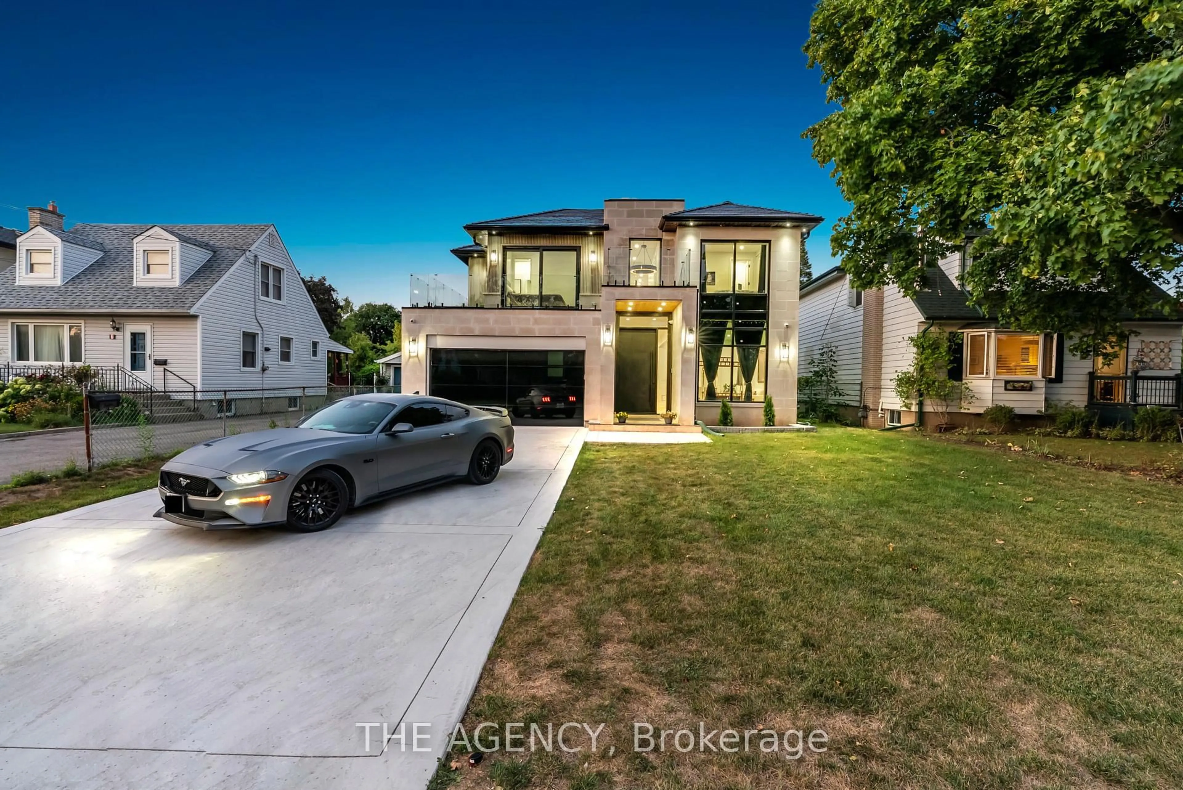 Unknown for 9 Earl St, Mississauga Ontario L5M 1N6