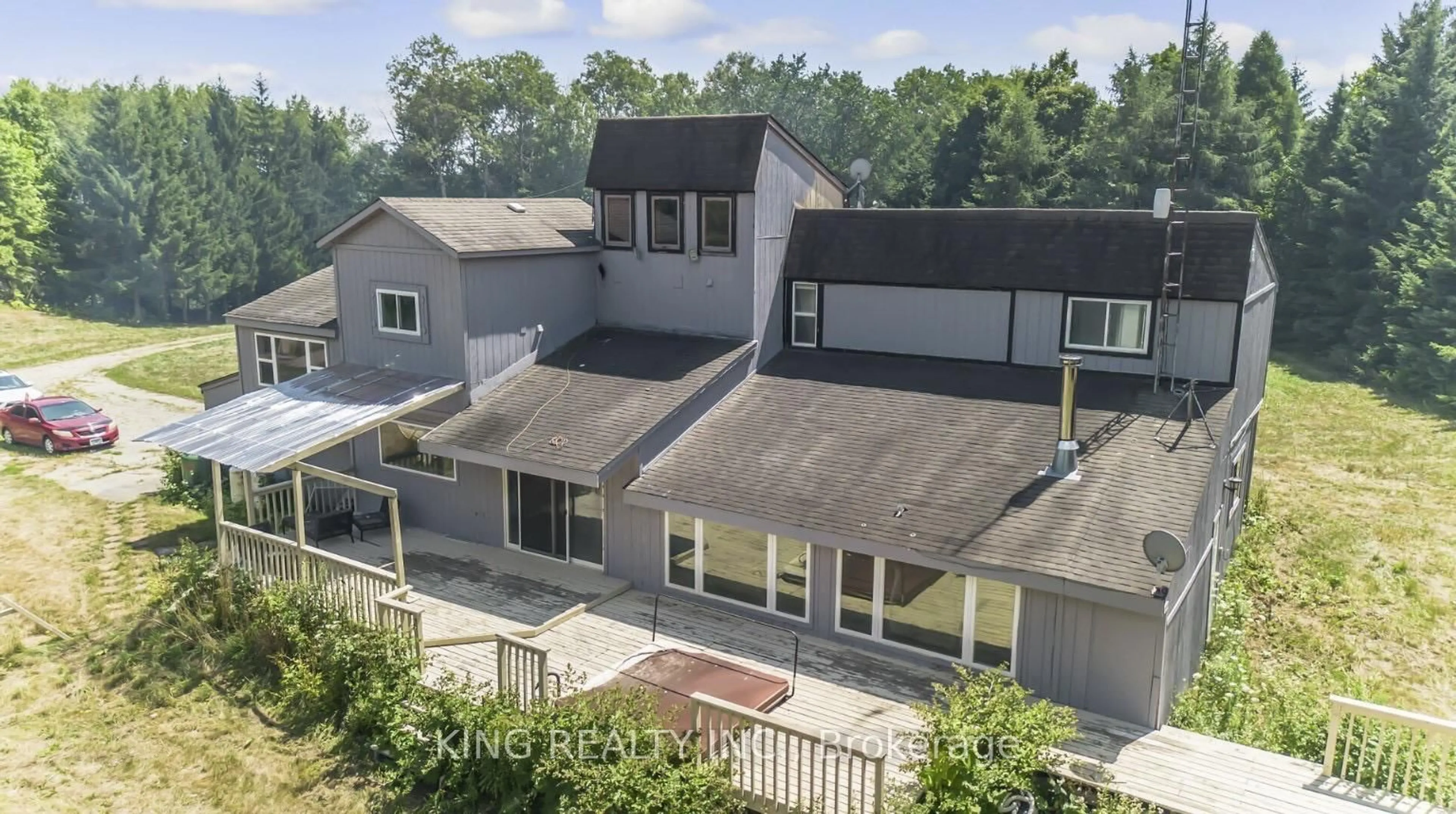 A pic from outside/outdoor area/front of a property/back of a property/a pic from drone, unknown for 7768 Castlederg, Caledon Ontario L7E 5S1