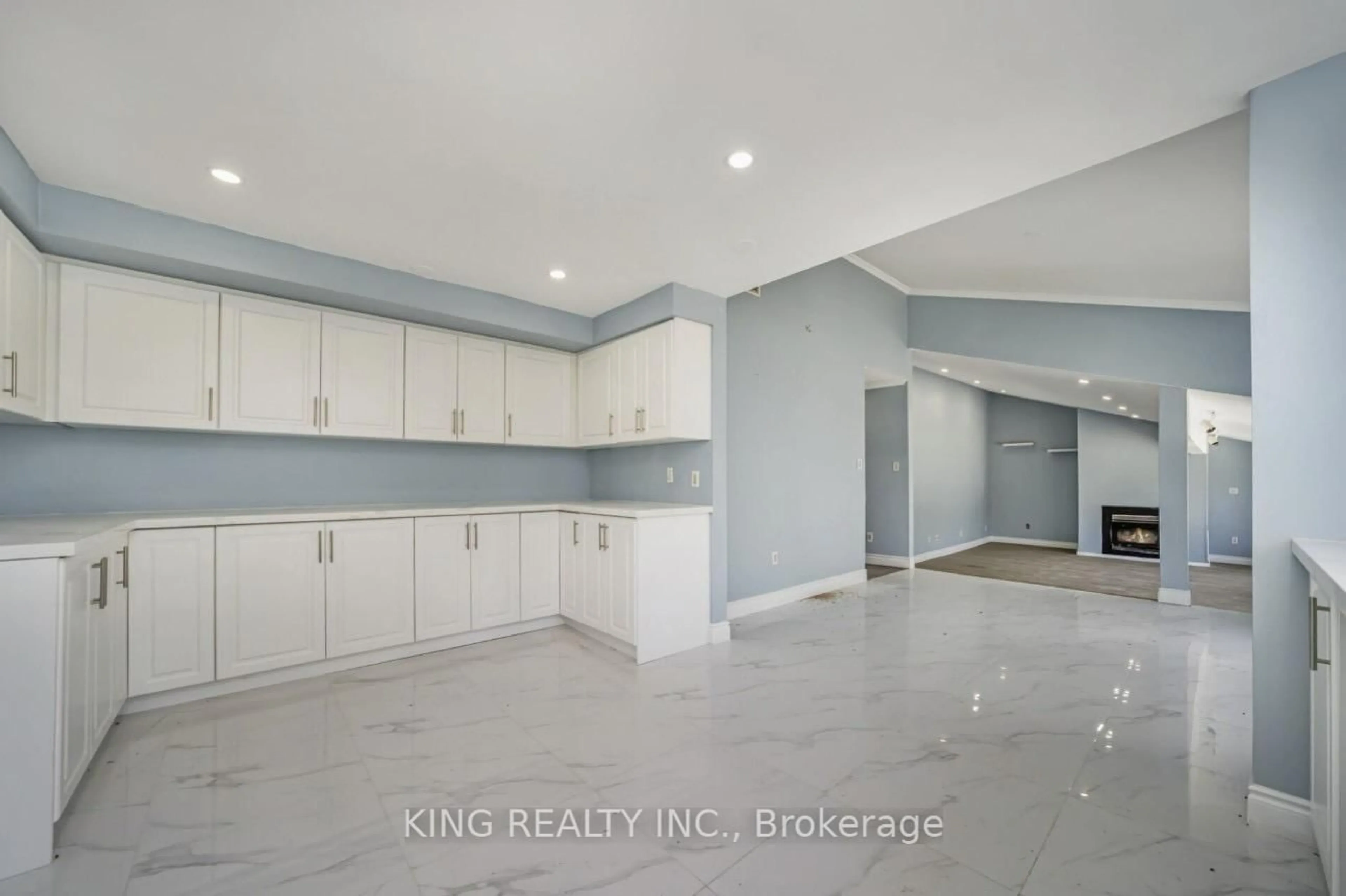 Open concept kitchen, ceramic/tile floor for 7768 Castlederg, Caledon Ontario L7E 5S1