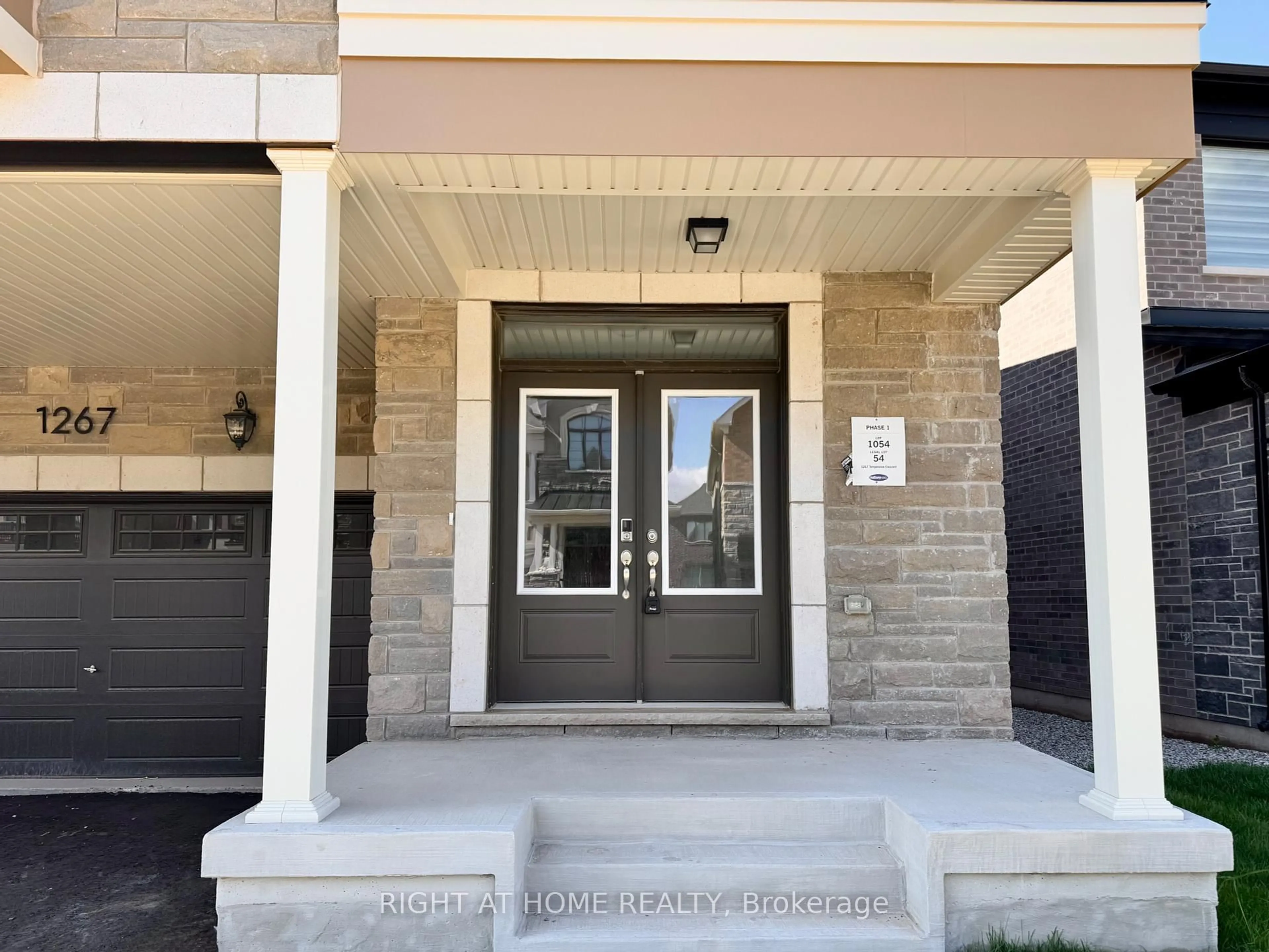 Indoor entryway for 1267 Temperance Cres, Milton Ontario L9T 6J2