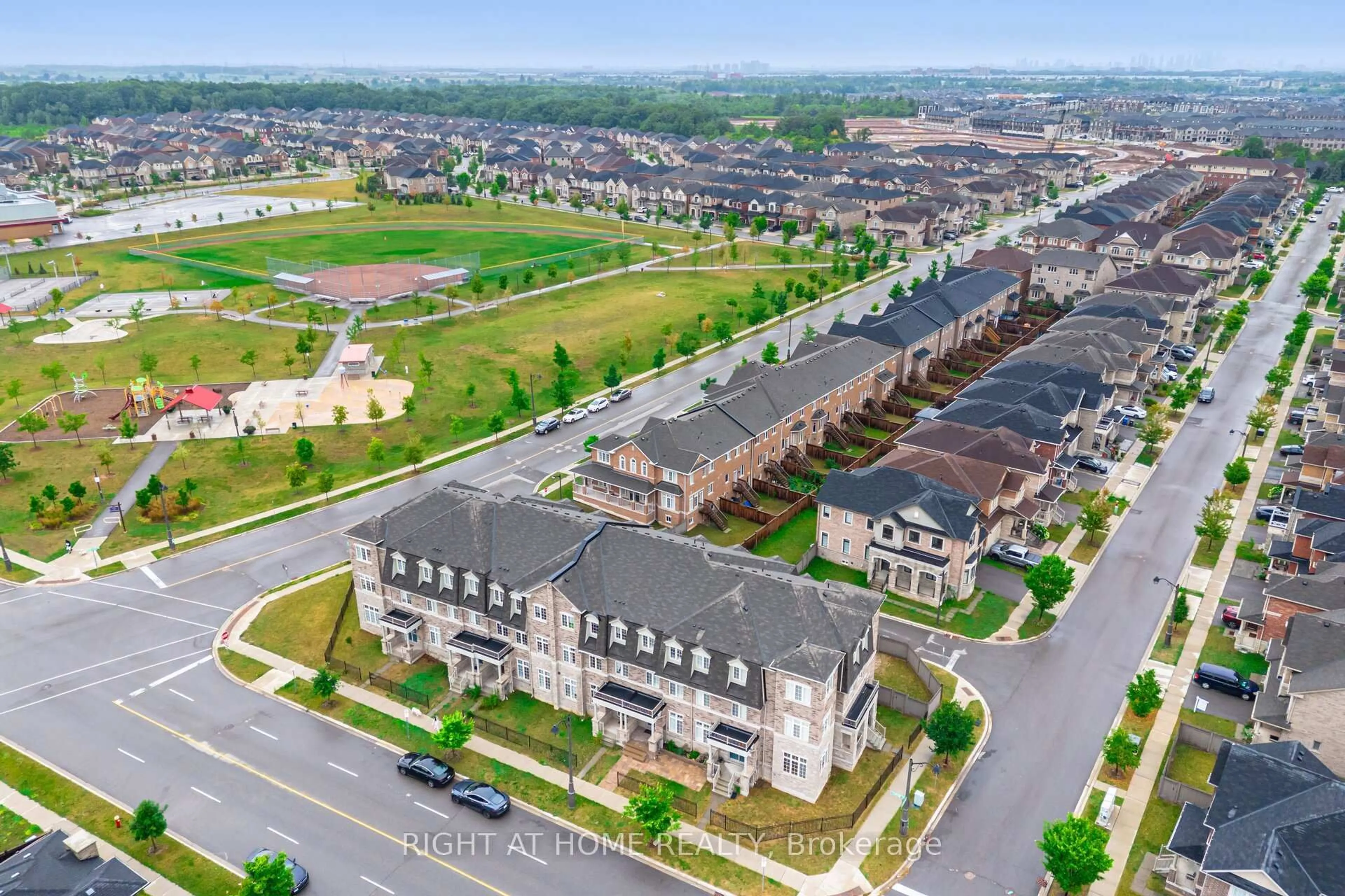 A pic from outside/outdoor area/front of a property/back of a property/a pic from drone, street for 3073 Postridge Dr, Oakville Ontario L6H 0S1