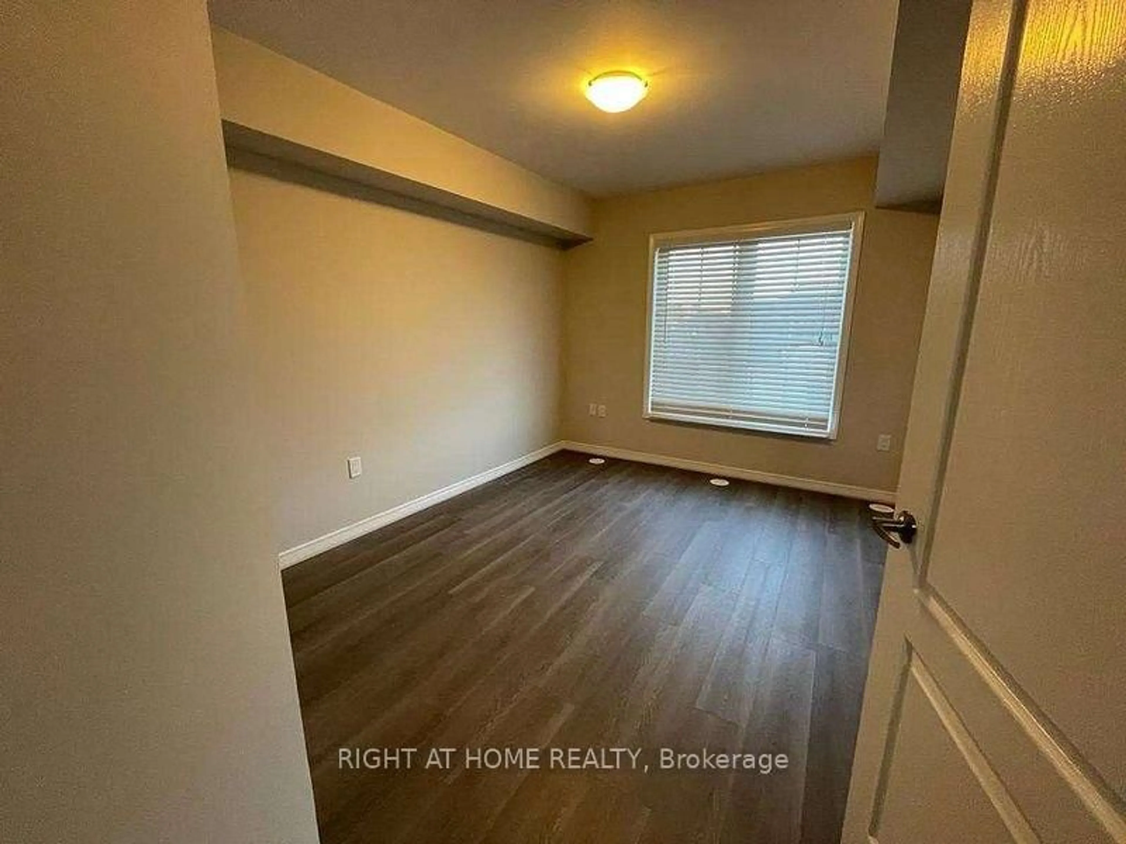 A pic of a room for 2441 Greenwich Dr #120, Oakville Ontario L6M 0S4