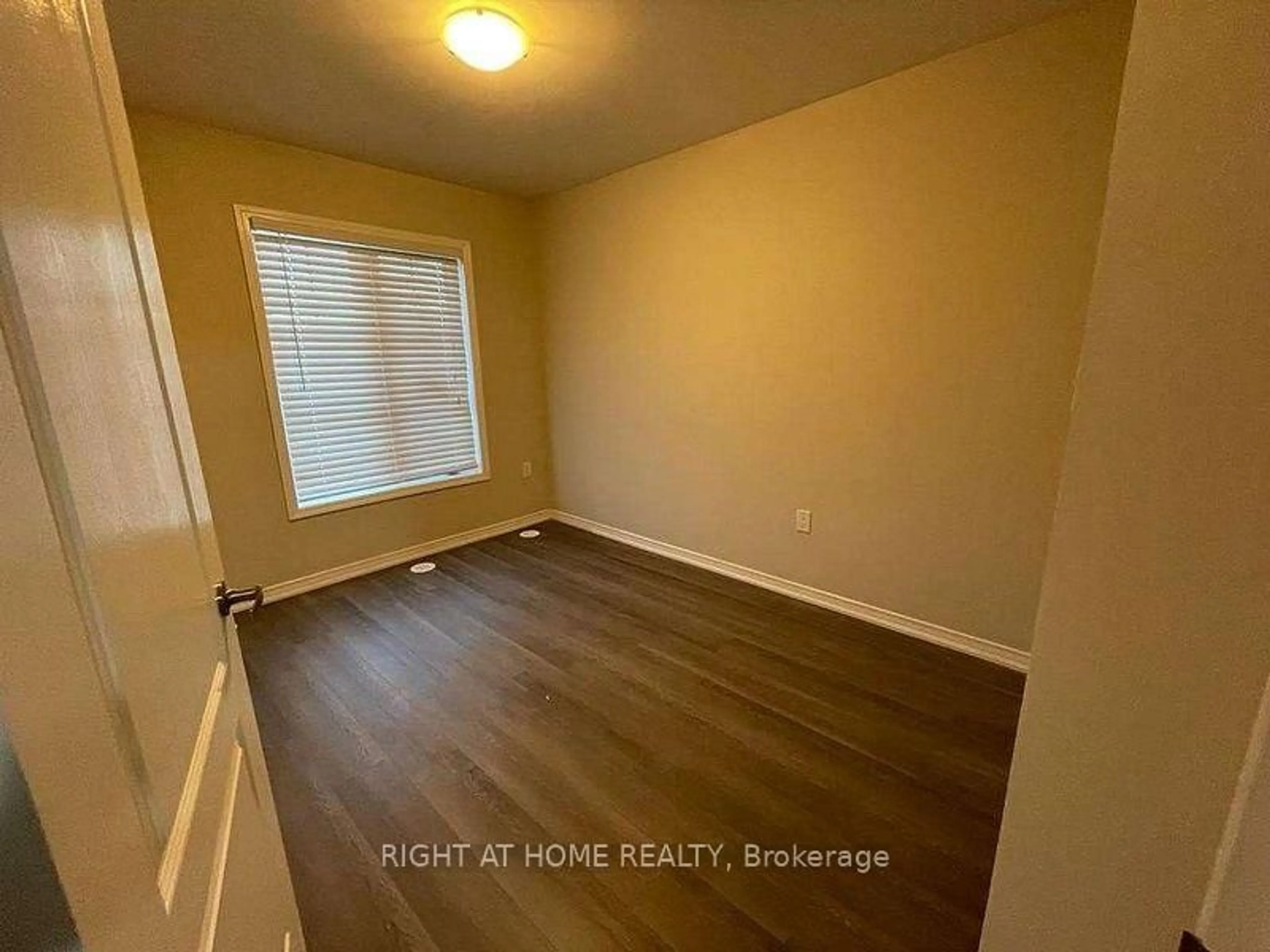 A pic of a room for 2441 Greenwich Dr #120, Oakville Ontario L6M 0S4