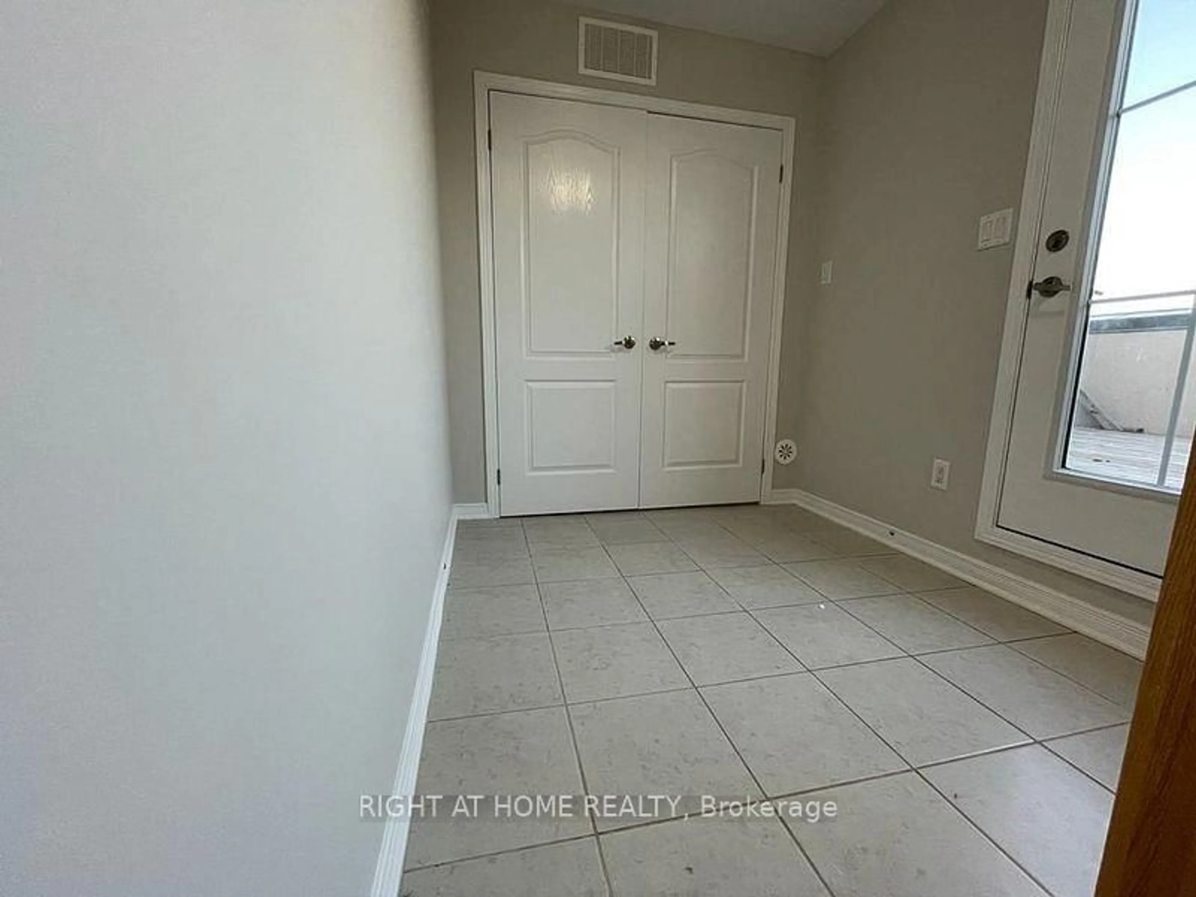 A pic of a room for 2441 Greenwich Dr #120, Oakville Ontario L6M 0S4