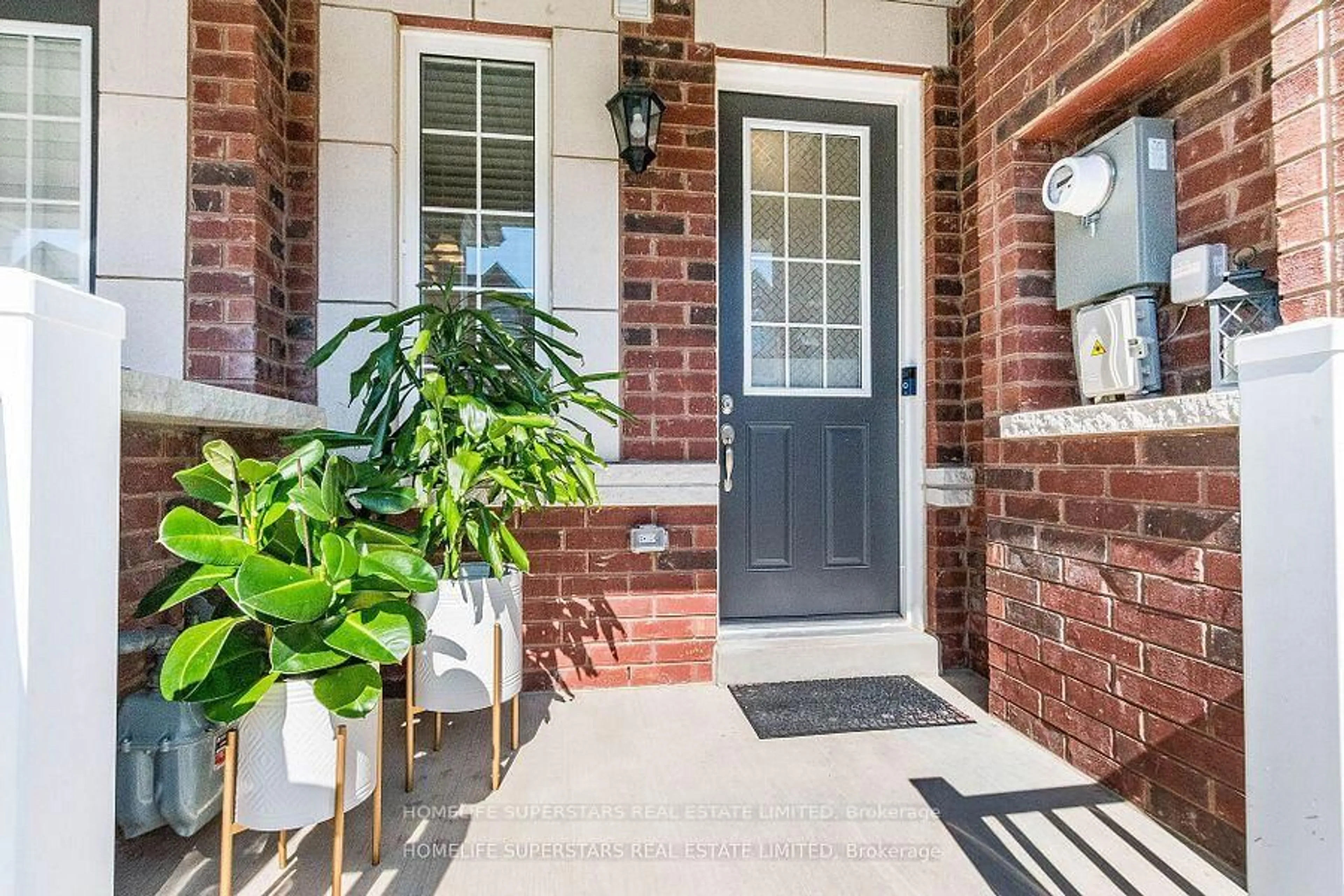 Indoor entryway for 42 Fresnel Rd, Brampton Ontario L7A 4Z3