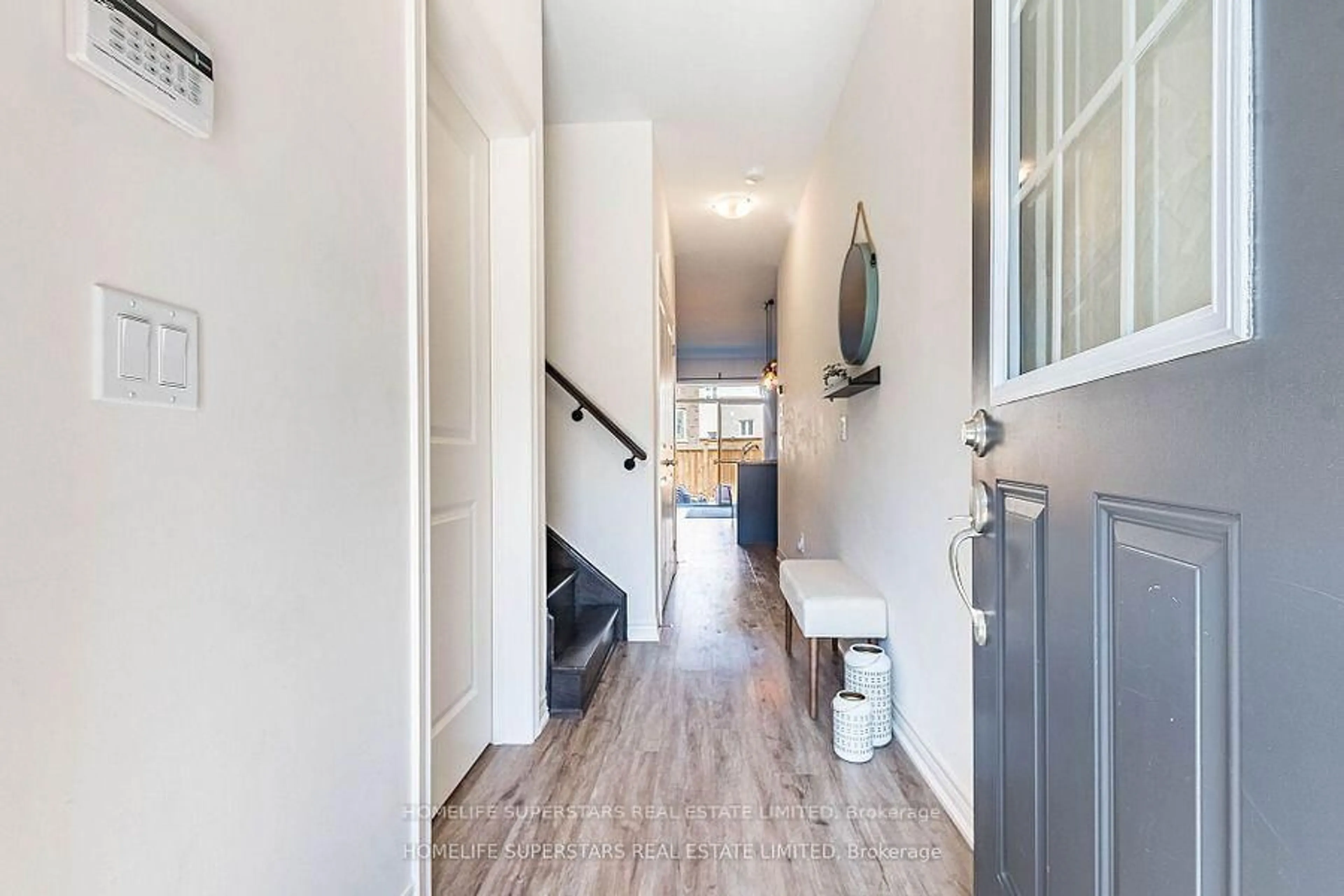 Indoor entryway for 42 Fresnel Rd, Brampton Ontario L7A 4Z3