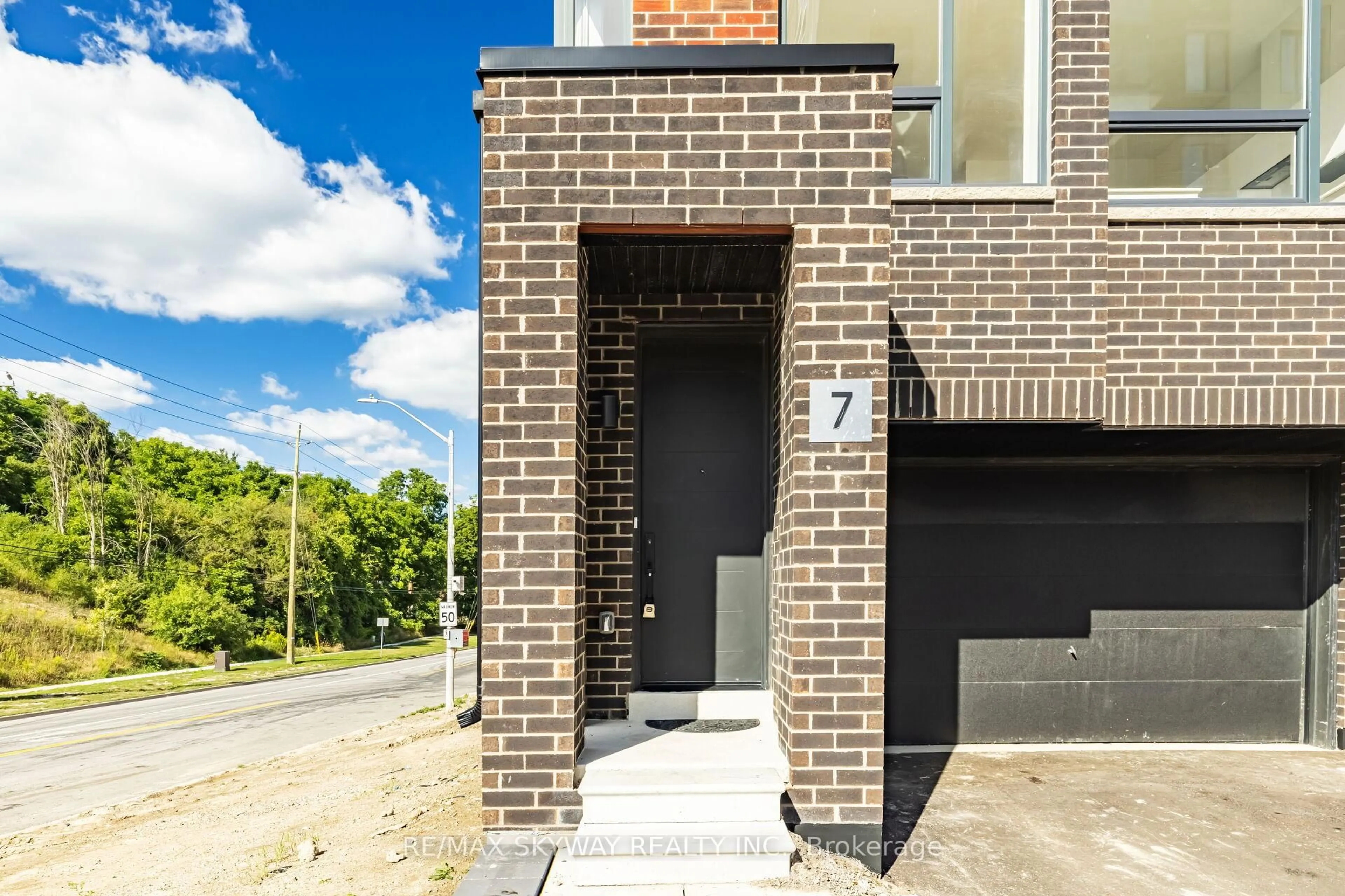 Home with brick exterior material, street for 7 Taylor Crt, Caledon Ontario L7E 4L2
