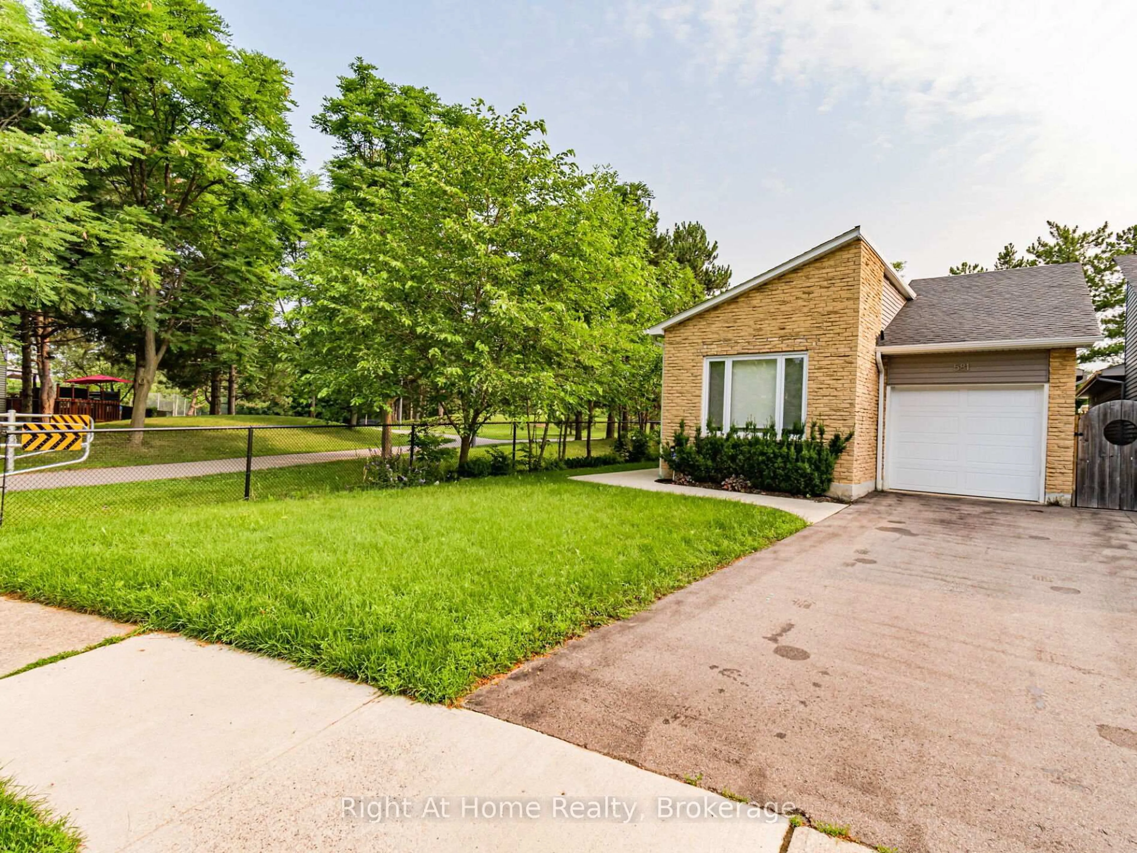 Unknown for 581 Beaver Crt, Milton Ontario L9T 4A8