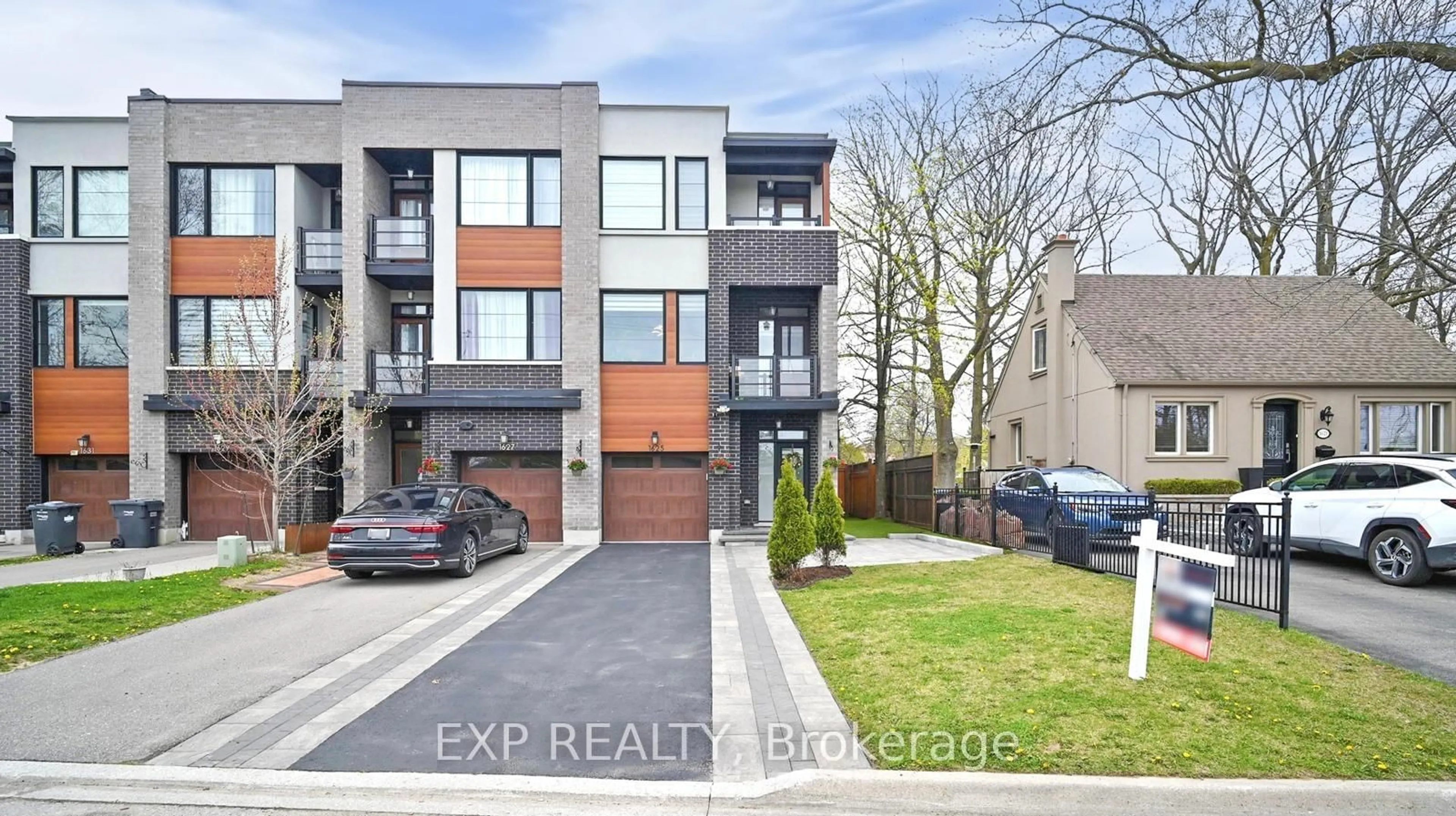 Home with brick exterior material, street for 1625 Blanefield Rd, Mississauga Ontario L5G 0C4