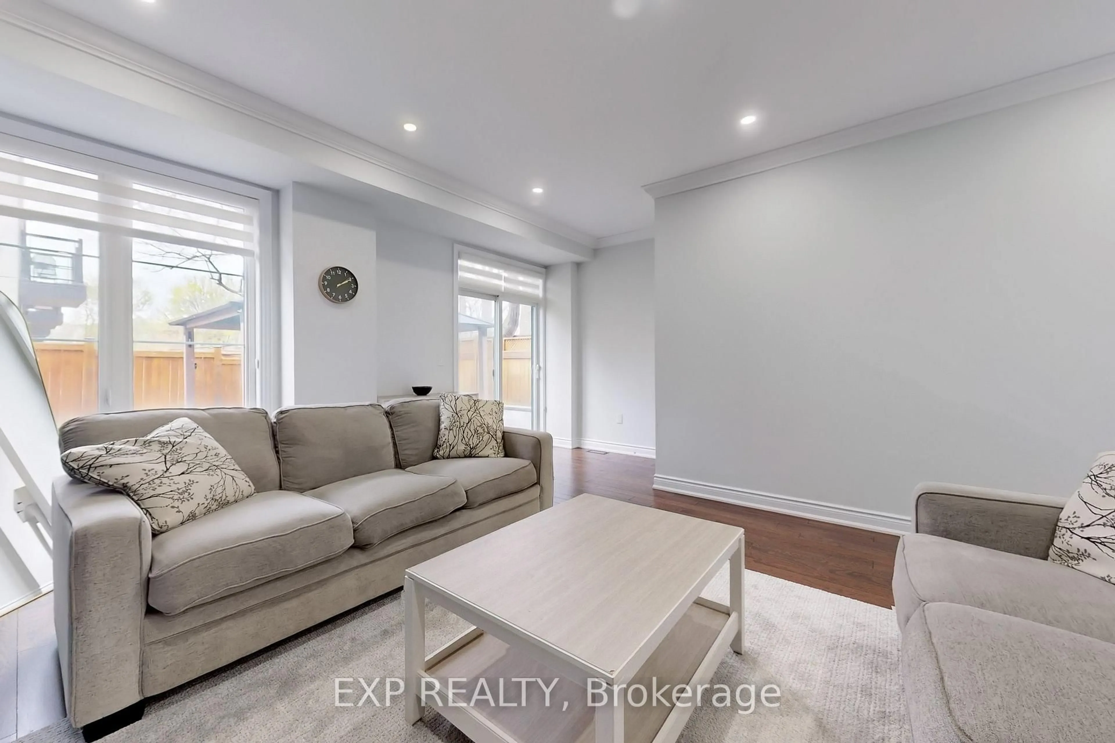 Living room with furniture, unknown for 1625 Blanefield Rd, Mississauga Ontario L5G 0C4