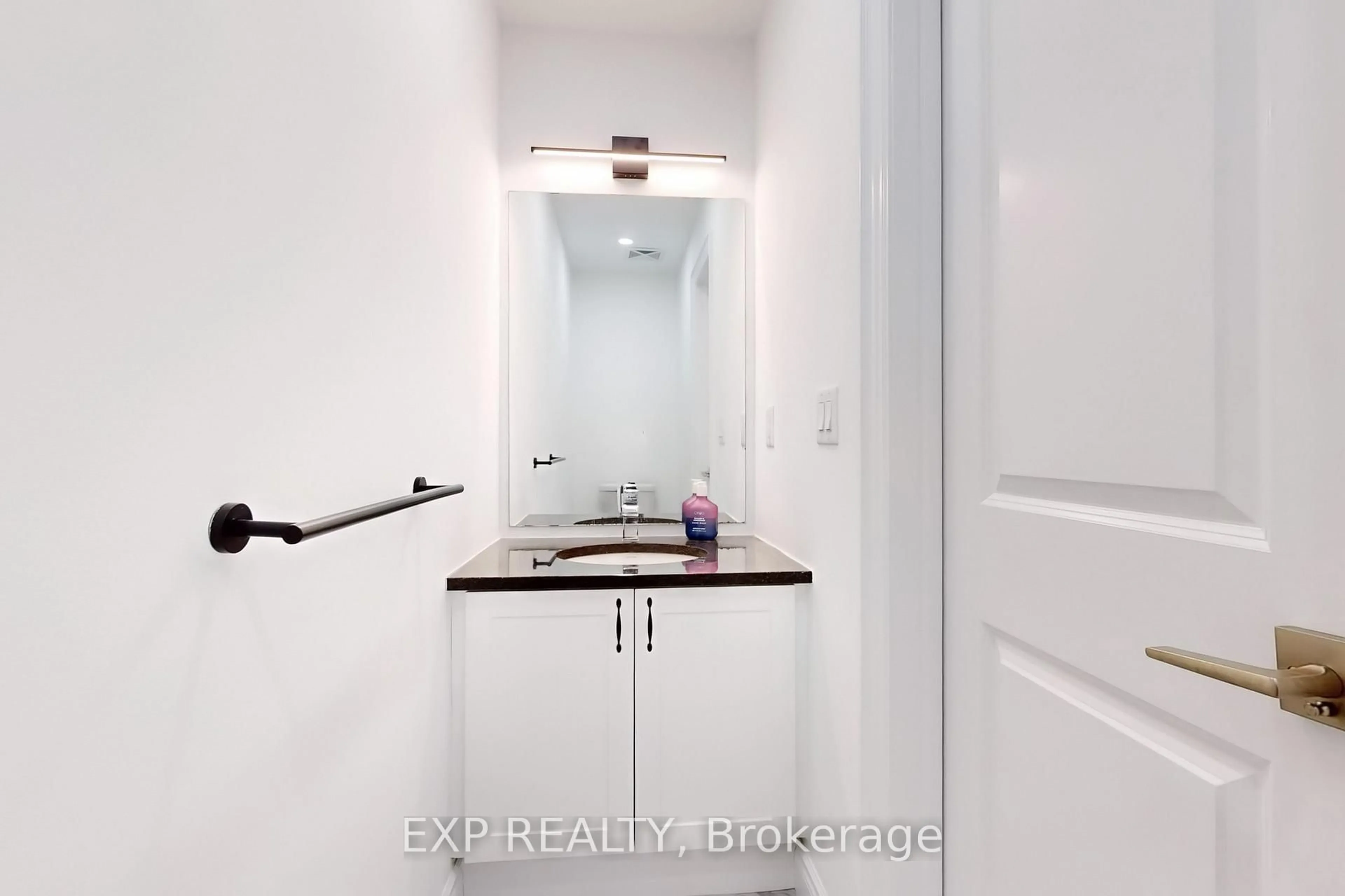 Laundry room for 1625 Blanefield Rd, Mississauga Ontario L5G 0C4