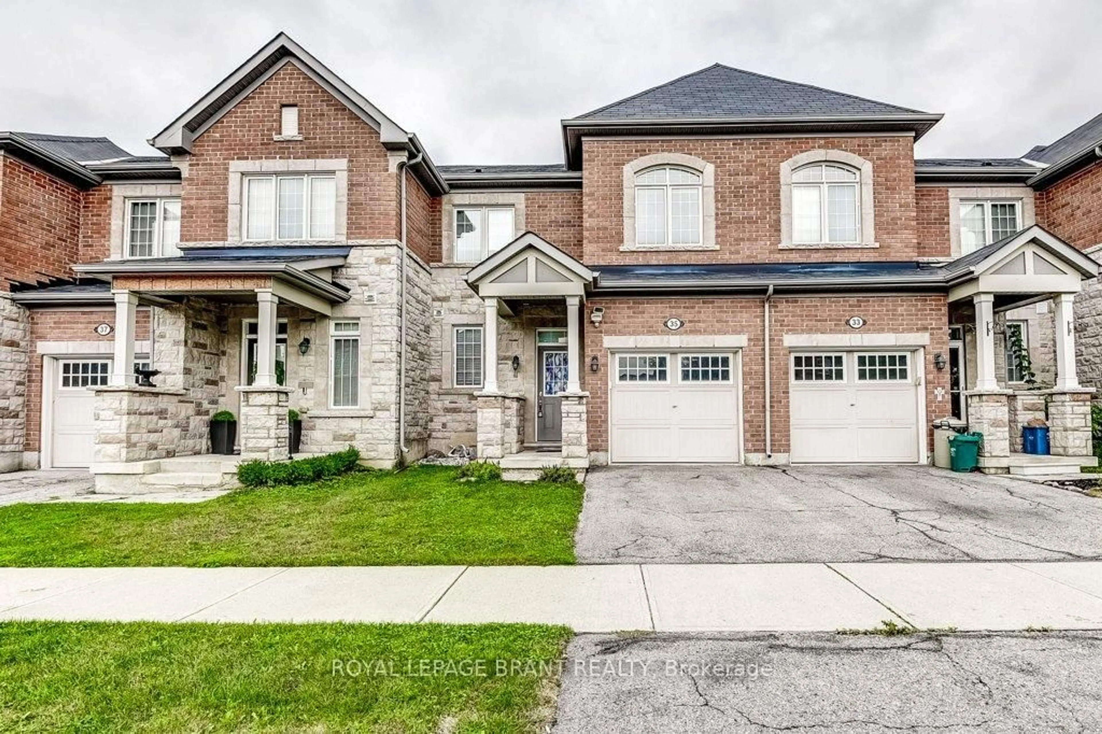 Home with brick exterior material, street for 35 Dredge Crt, Milton Ontario L9T 8T1