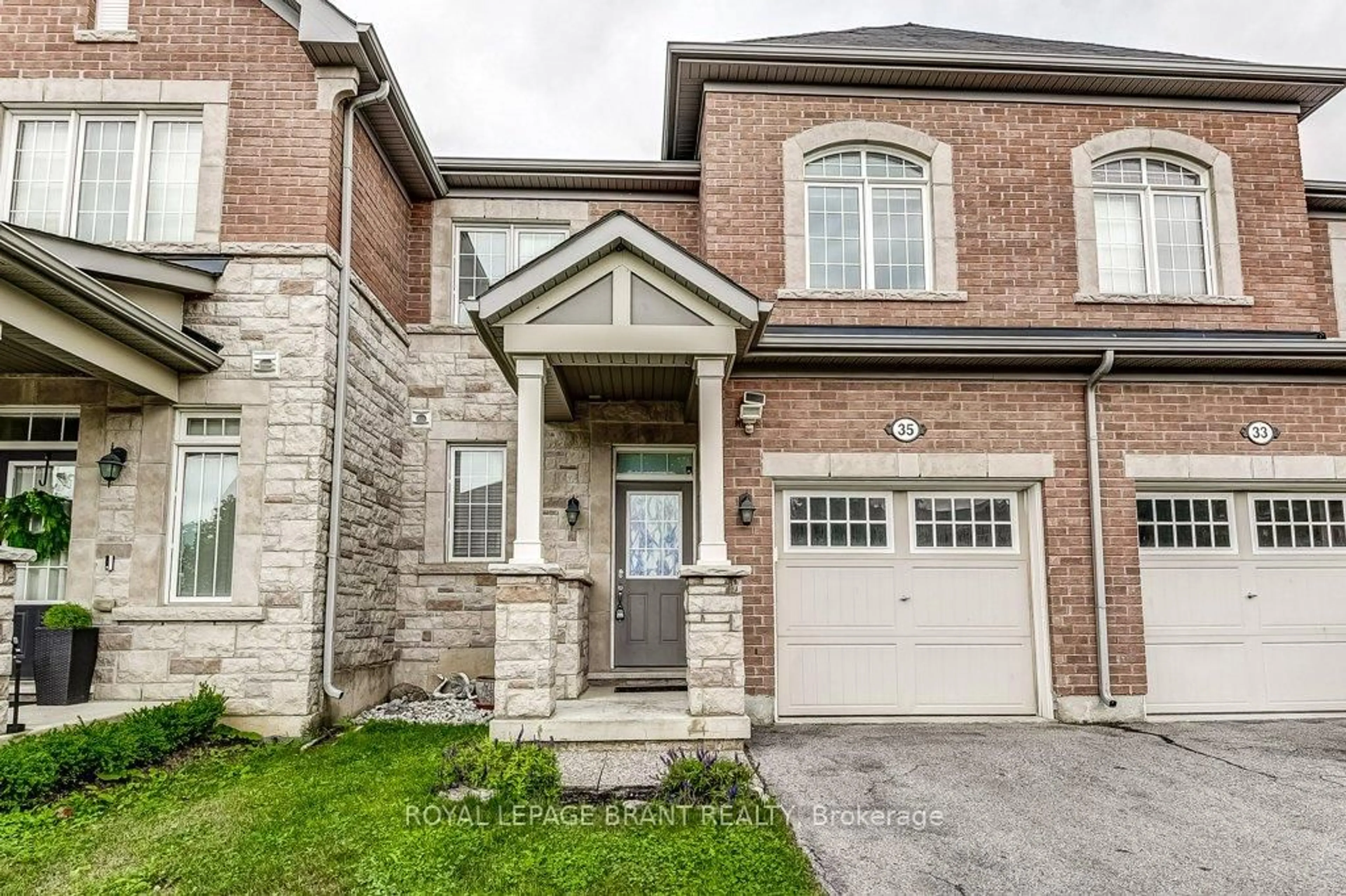 Home with brick exterior material, street for 35 Dredge Crt, Milton Ontario L9T 8T1