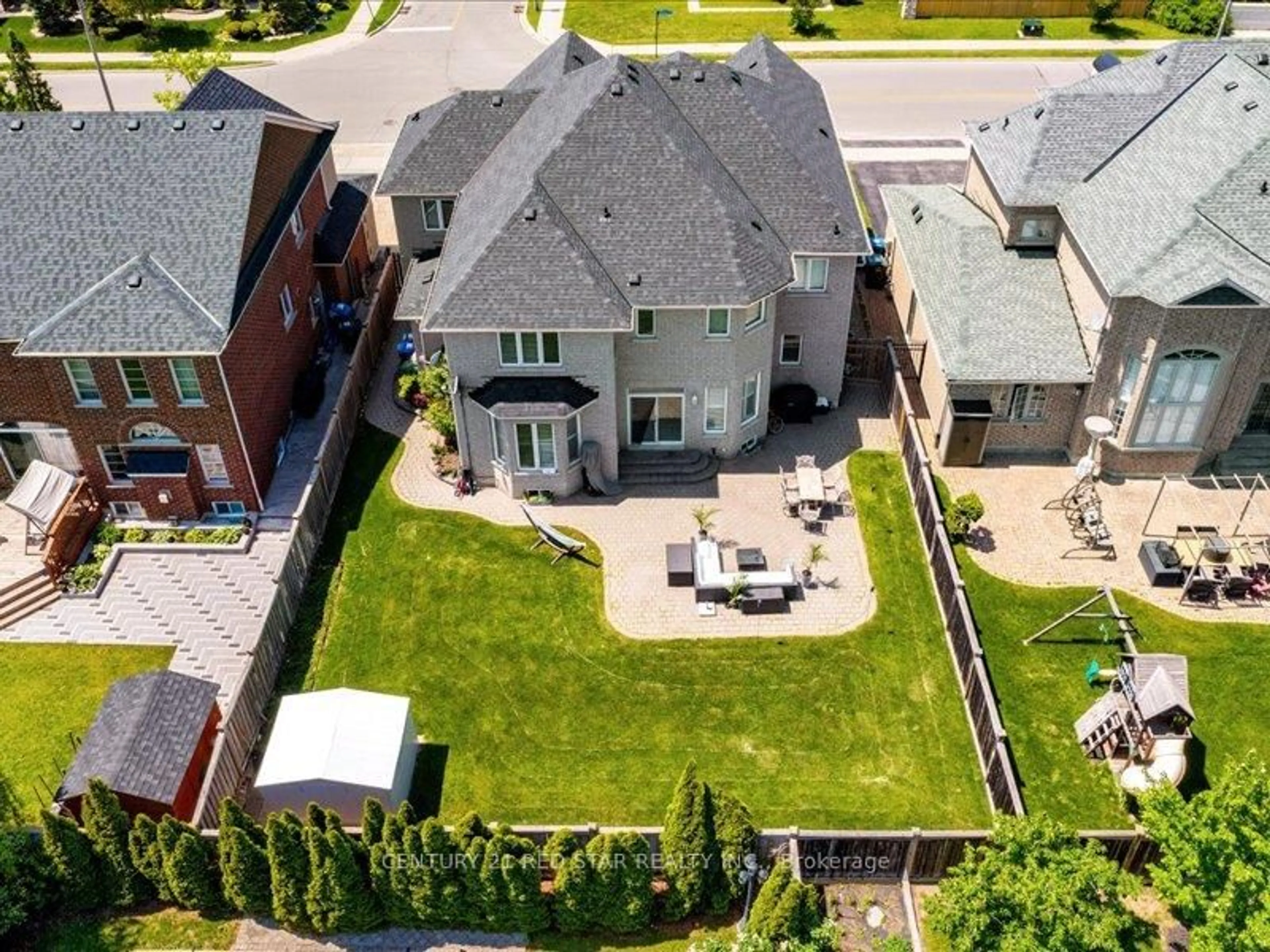A pic from outside/outdoor area/front of a property/back of a property/a pic from drone, street for 31 Eiffel Blvd, Brampton Ontario L6P 1V9