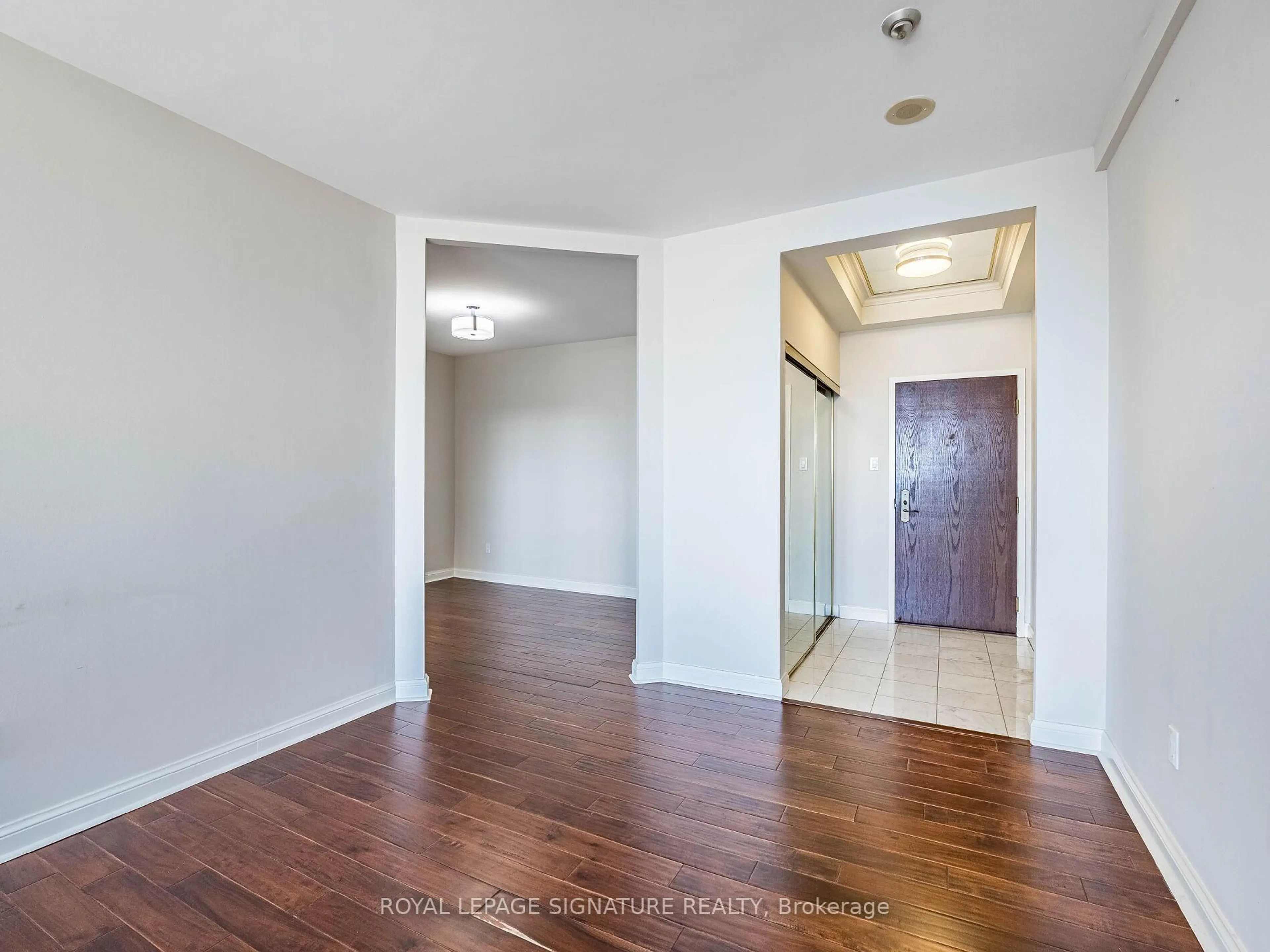 Indoor entryway for 24 Hanover Rd #2204, Brampton Ontario L6S 5K8