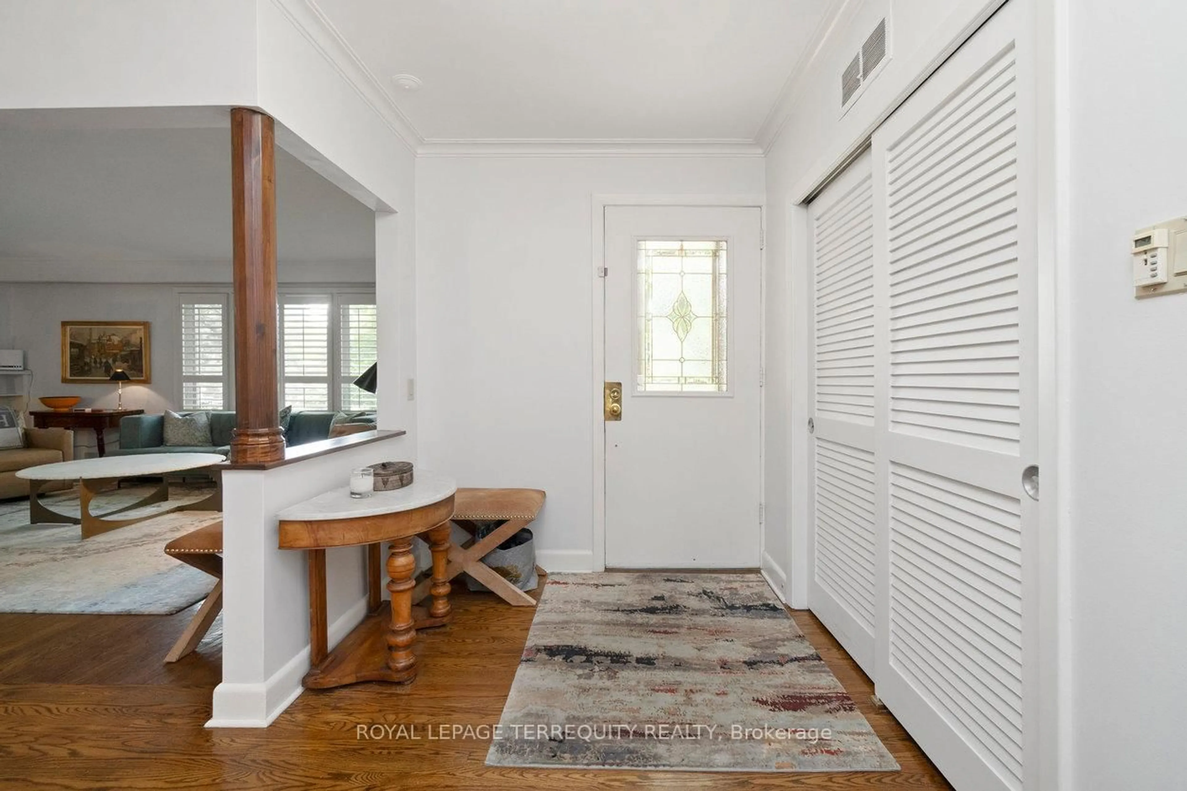 Indoor entryway for 416 The Kingsway, Toronto Ontario M9A 3V9